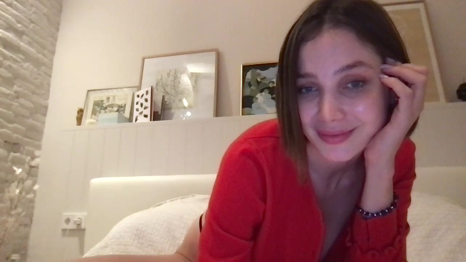 Gallery image thumbnail from LaLune's myfreecams stream on, 11/03/2024, 20:06 image 7 of 20
