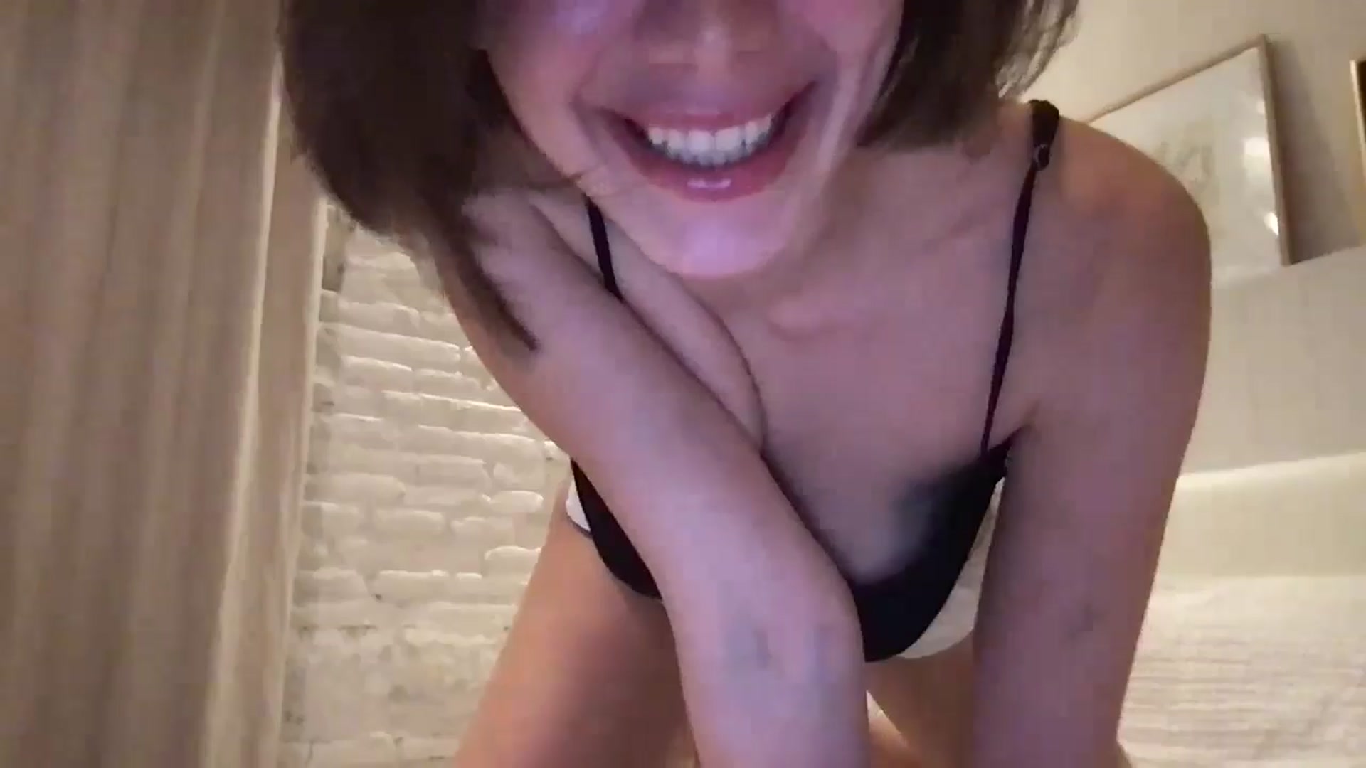 Gallery image thumbnail from LaLune's myfreecams stream on, 11/07/2024, 22:21 image 16 of 20