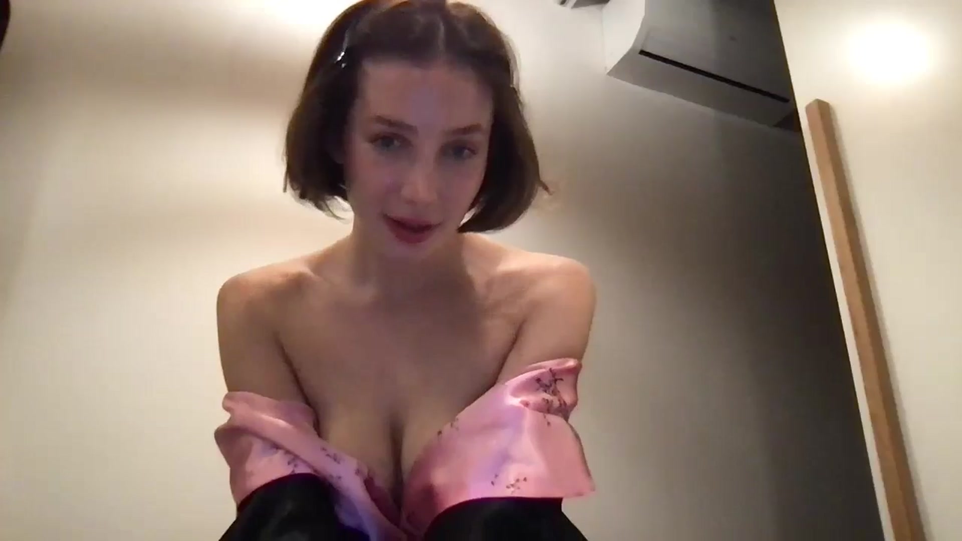 Gallery image thumbnail from LaLune's myfreecams stream on, 11/14/2024, 18:41 image 13 of 20