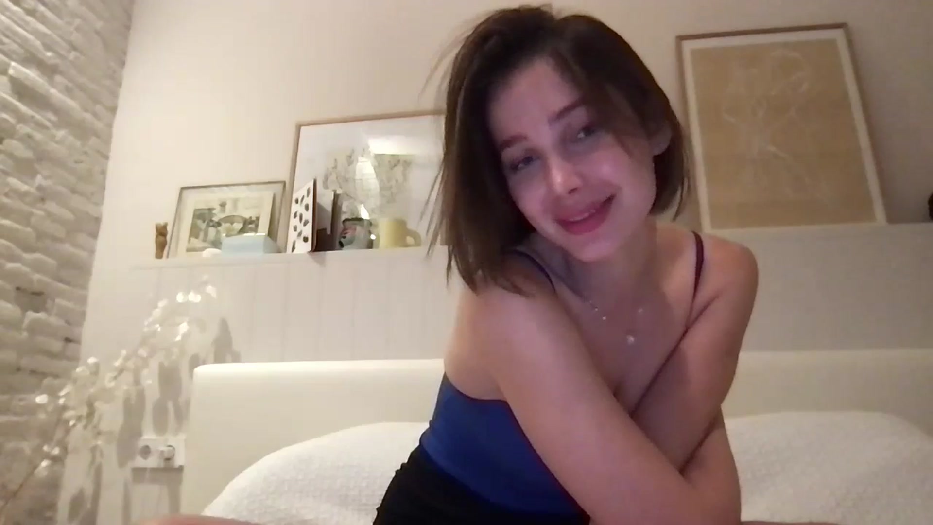Gallery image thumbnail from LaLune's myfreecams stream on, 11/18/2024, 18:08 image 10 of 20