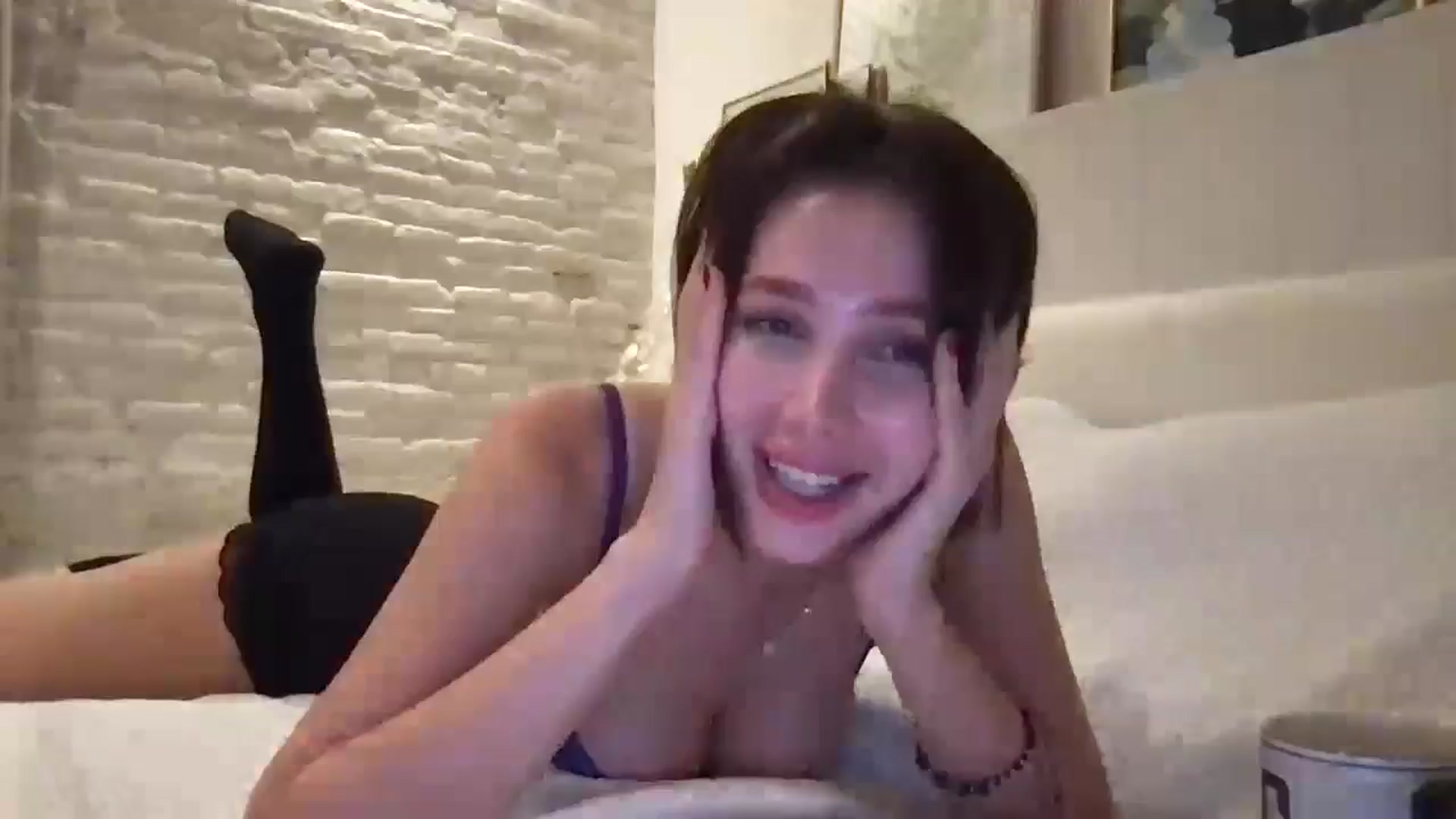 Gallery image thumbnail from LaLune's myfreecams stream on, 11/18/2024, 20:55 image 12 of 20