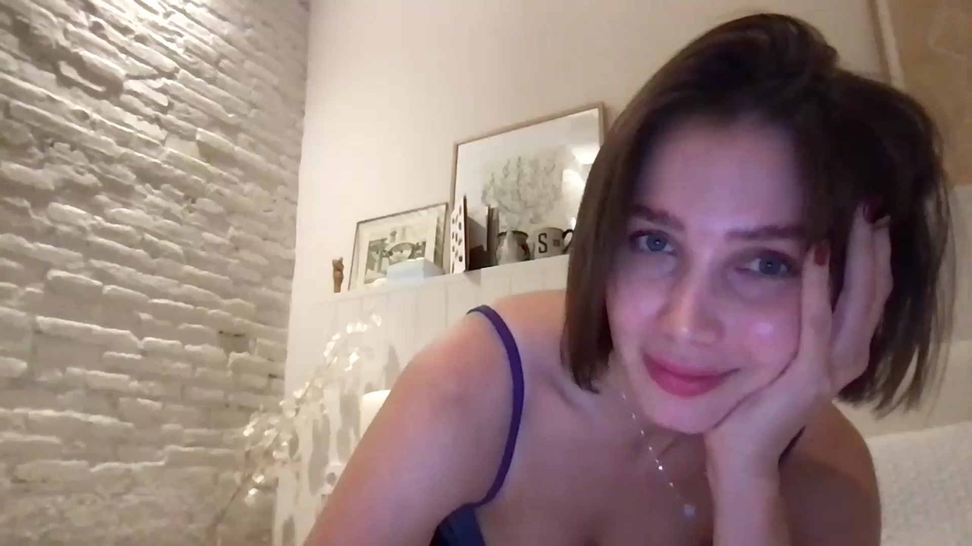 Gallery image thumbnail from LaLune's myfreecams stream on, 11/18/2024, 21:12 image 18 of 20