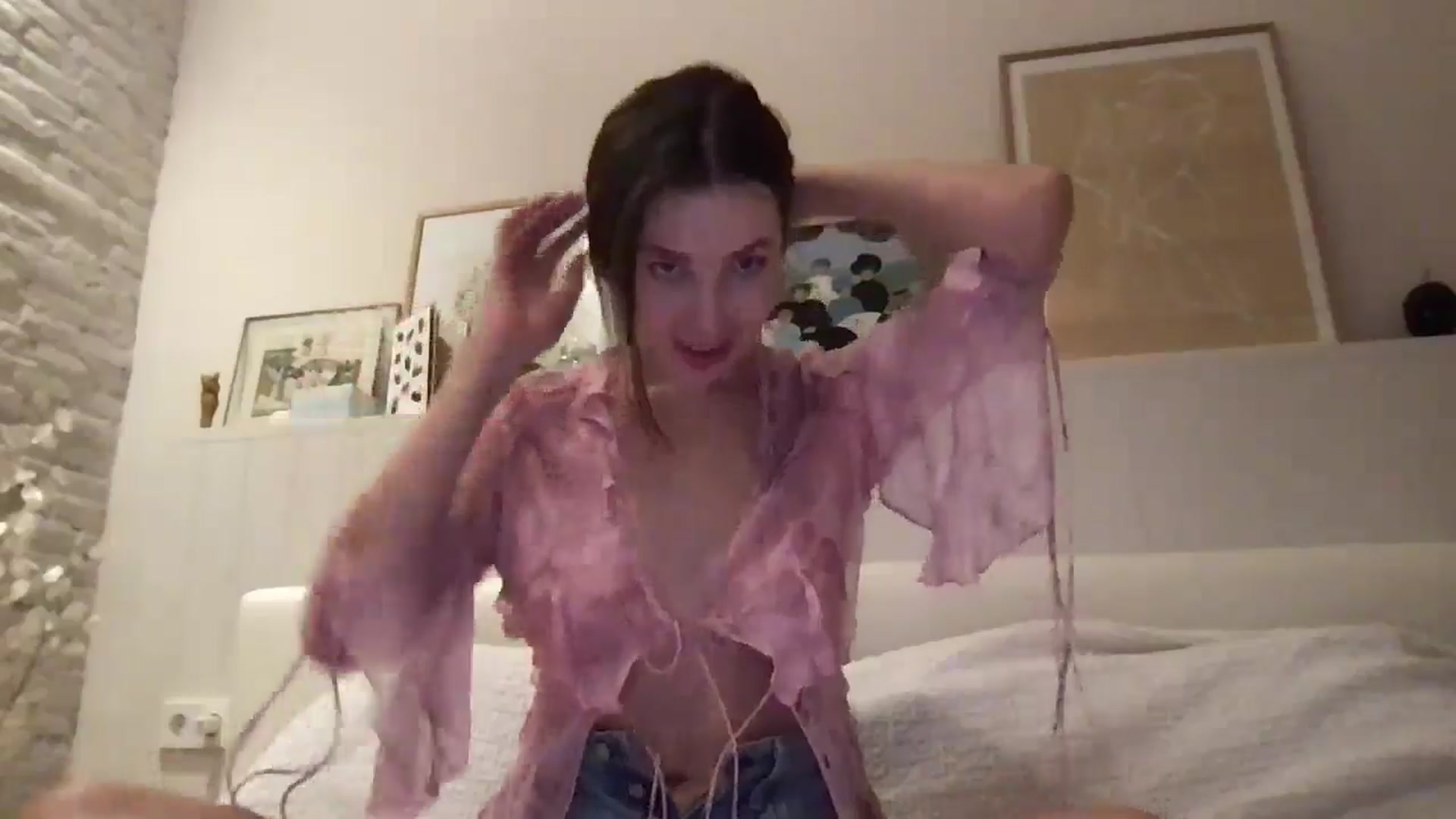 Gallery image thumbnail from LaLune's myfreecams stream on, 11/19/2024, 18:27 image 6 of 20