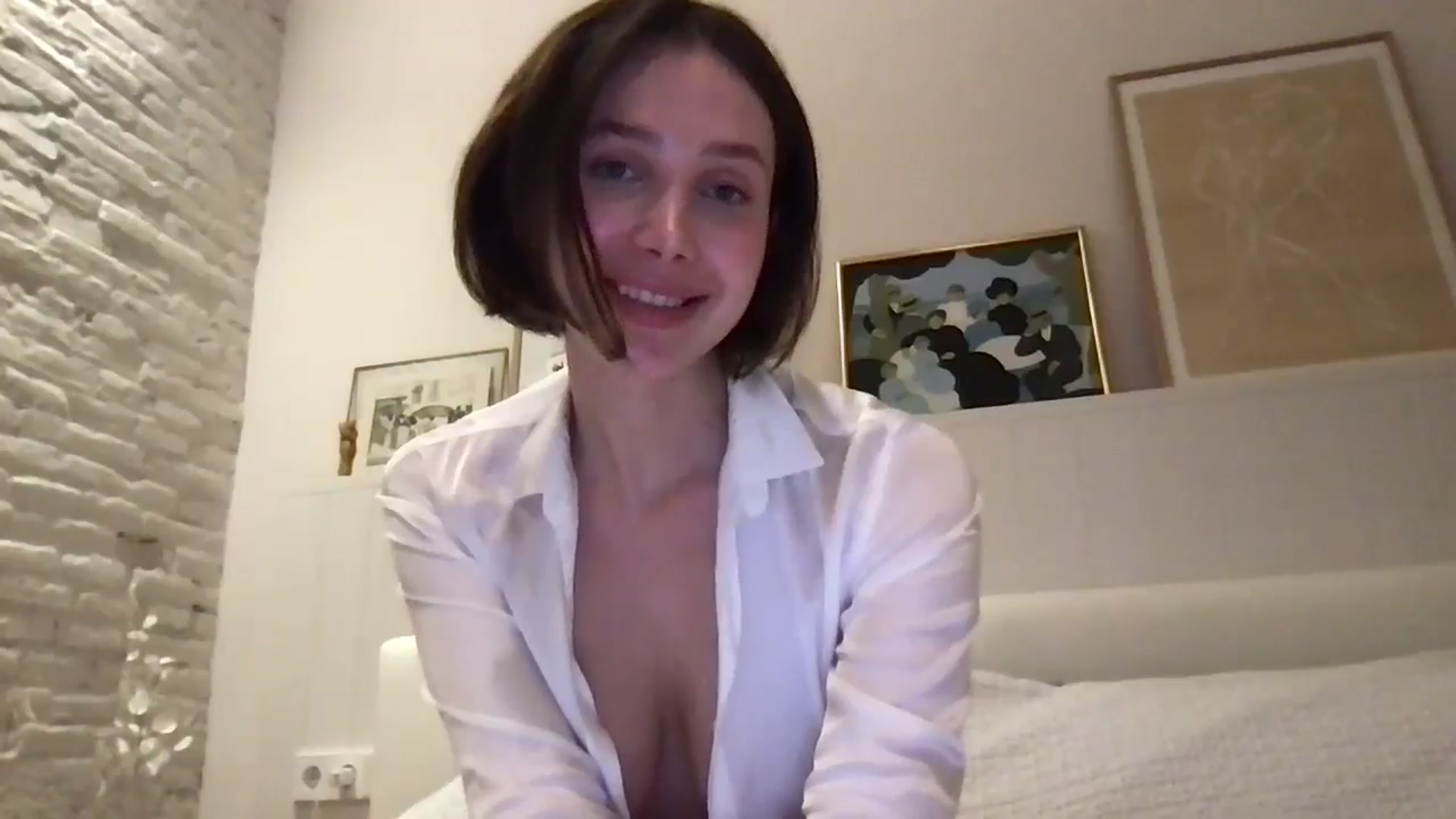 Gallery image thumbnail from LaLune's myfreecams stream on, 12/11/2024, 19:36 image 13 of 20
