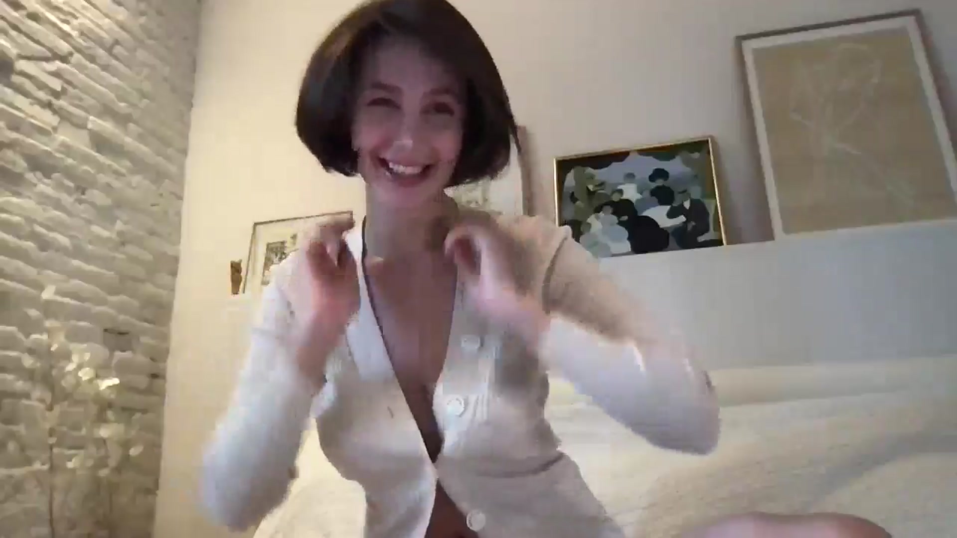 Gallery image thumbnail from LaLune's myfreecams stream on, 02/05/2025, 16:31 image 17 of 20