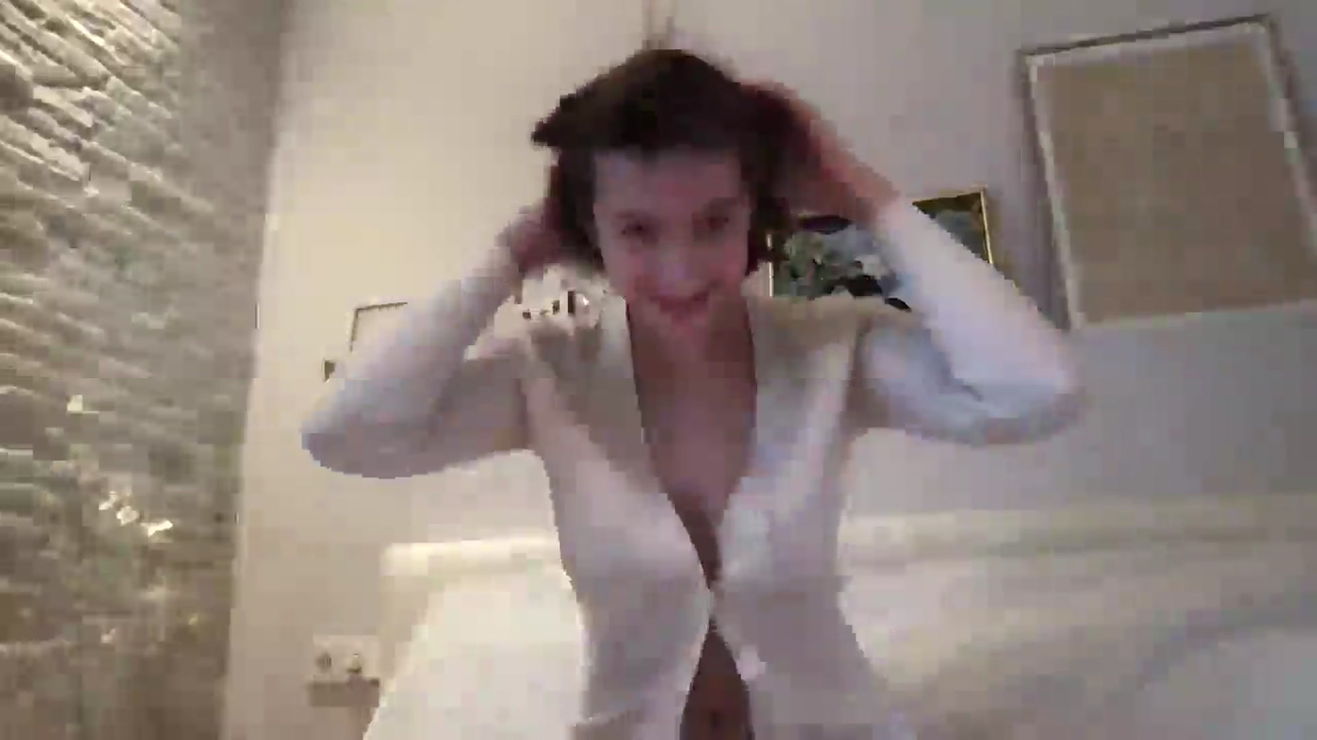Gallery image thumbnail from LaLune's myfreecams stream on, 02/05/2025, 16:31 image 5 of 20