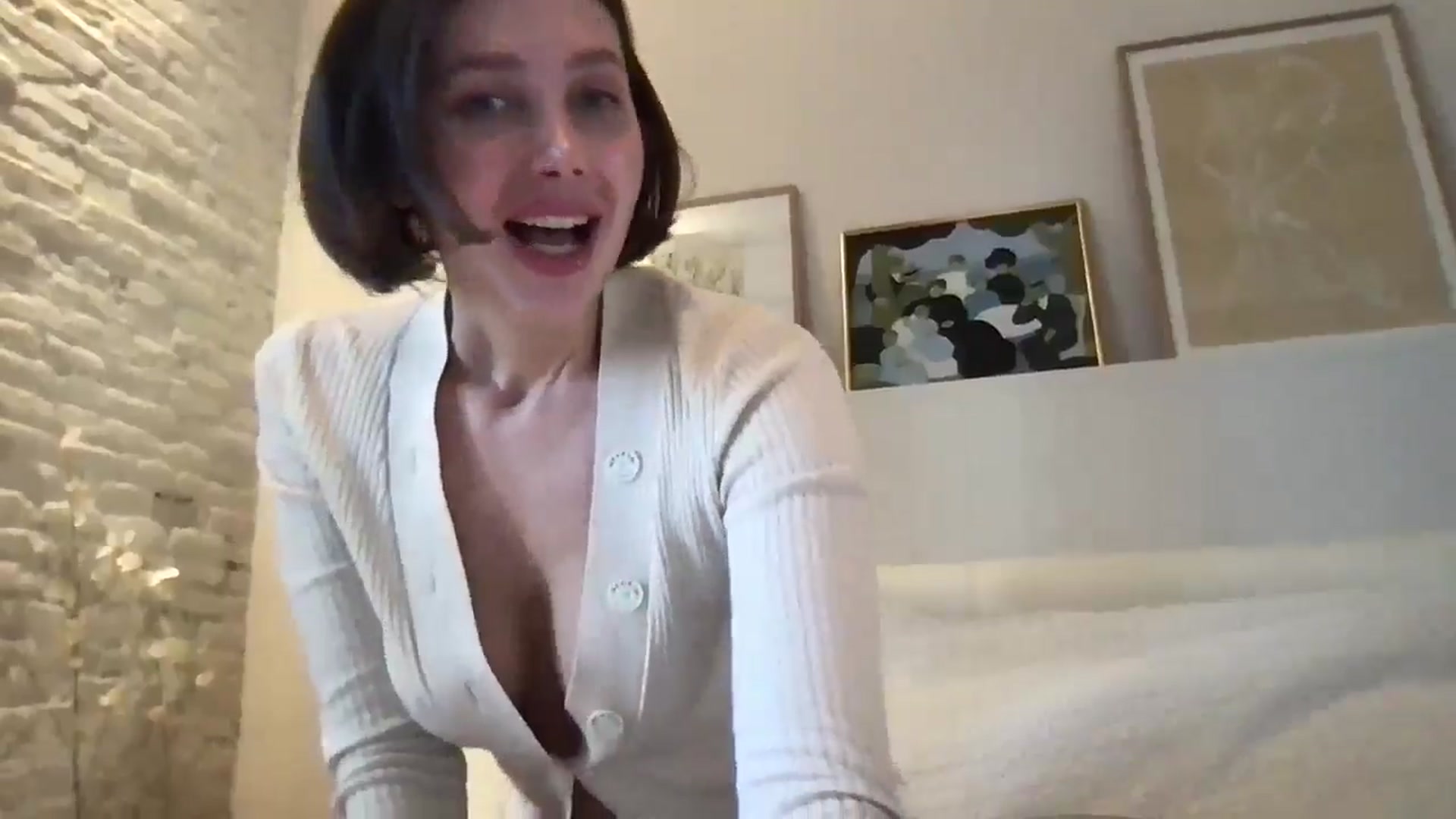 Gallery image thumbnail from LaLune's myfreecams stream on, 02/05/2025, 16:31 image 9 of 20