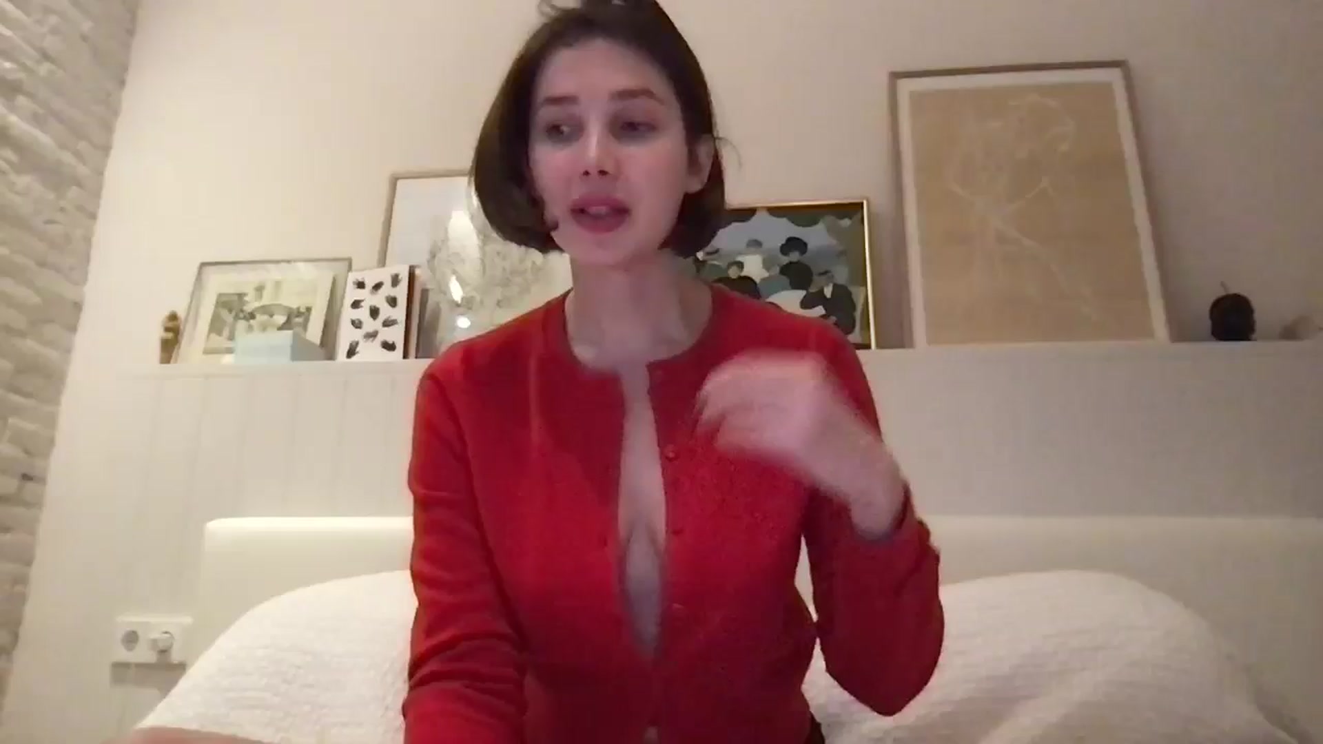 Gallery image thumbnail from LaLune's myfreecams stream on, 02/15/2025, 17:40 image 2 of 20