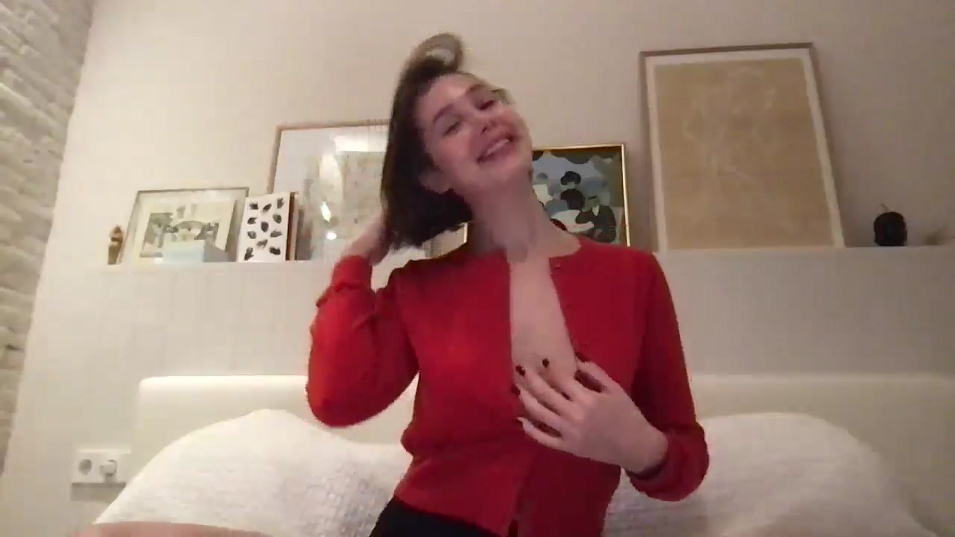 Gallery image thumbnail from LaLune's myfreecams stream on, 02/15/2025, 17:58 image 4 of 20
