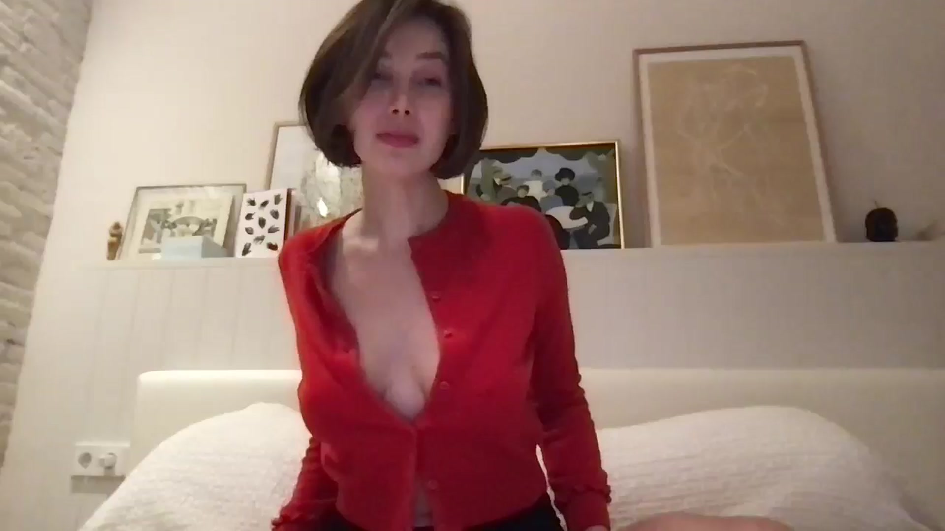 Gallery image thumbnail from LaLune's myfreecams stream on, 02/15/2025, 17:58 image 9 of 20