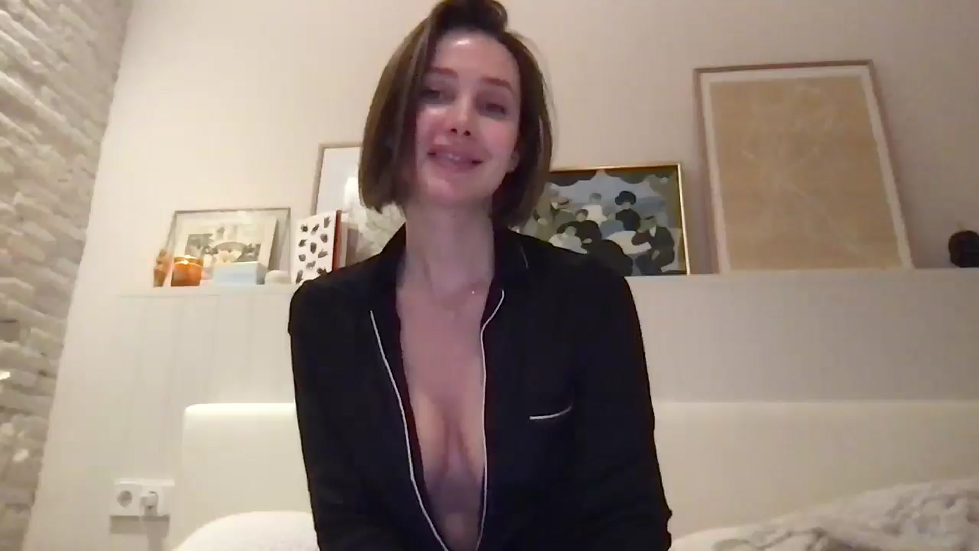 Gallery image thumbnail from LaLune's myfreecams stream on, 02/21/2025, 18:32 image 12 of 20