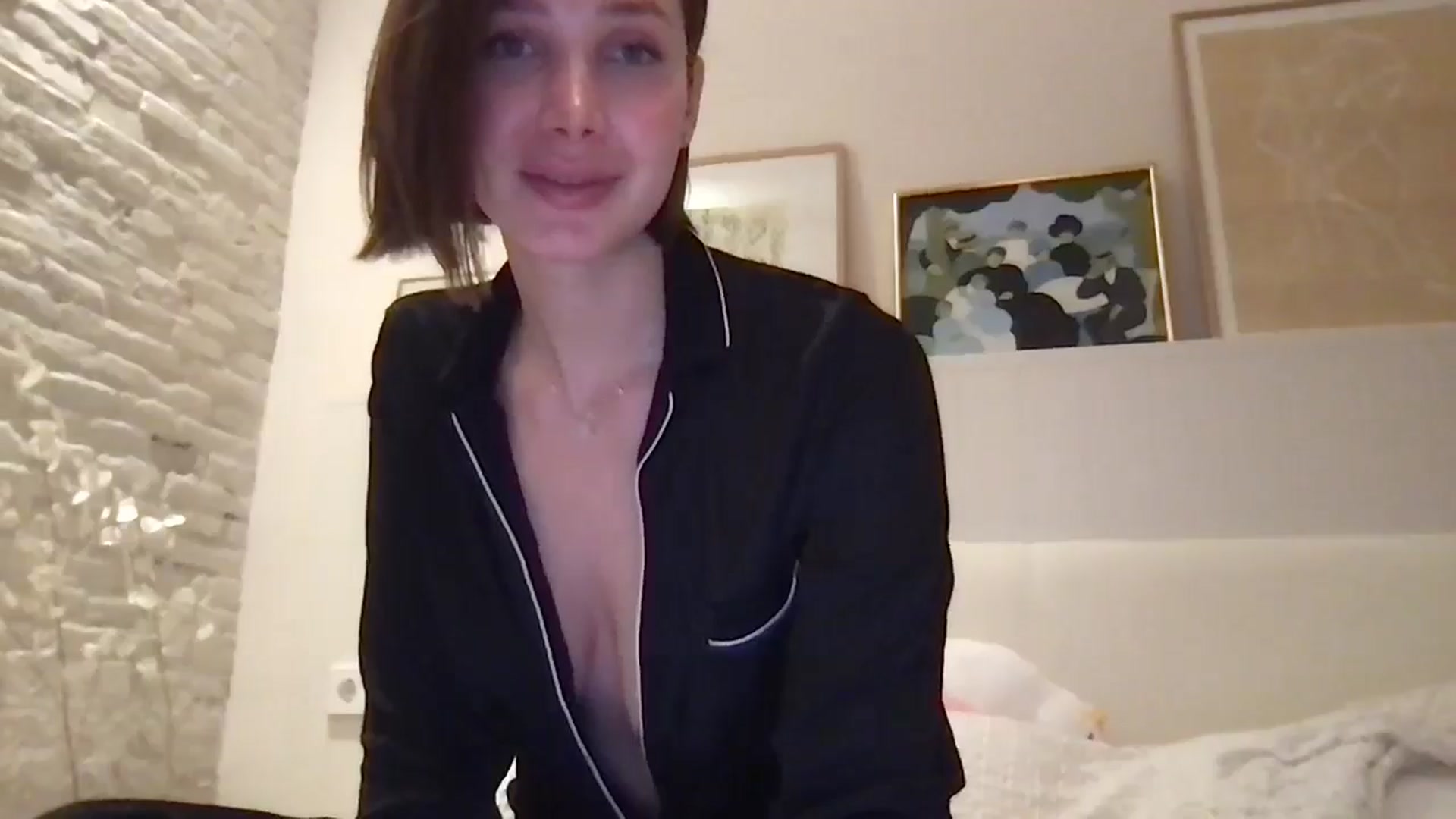 Gallery image thumbnail from LaLune's myfreecams stream on, 02/21/2025, 18:32 image 17 of 20