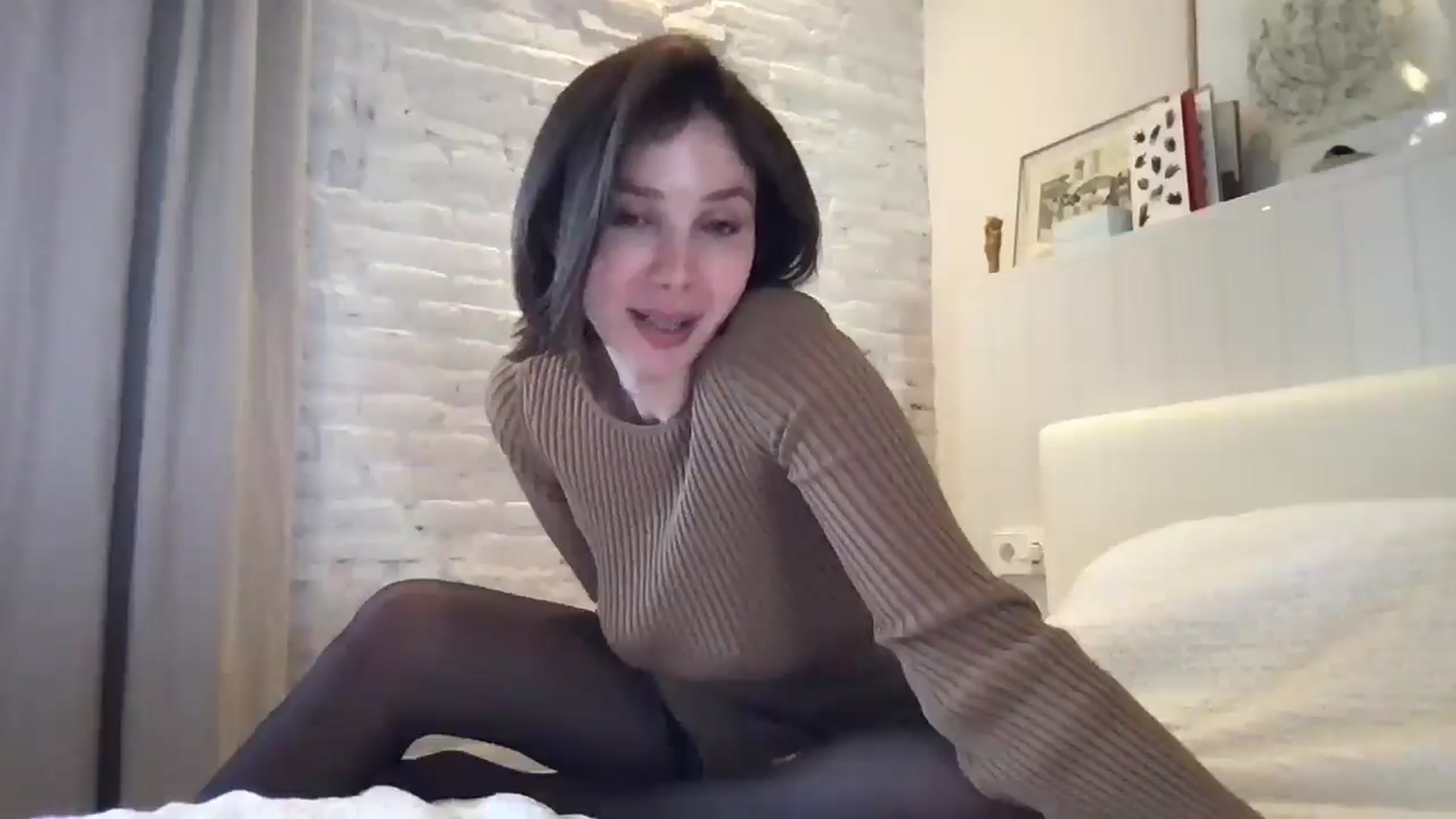 Gallery image thumbnail from LaLune's myfreecams stream on, 03/05/2025, 16:32 image 16 of 20