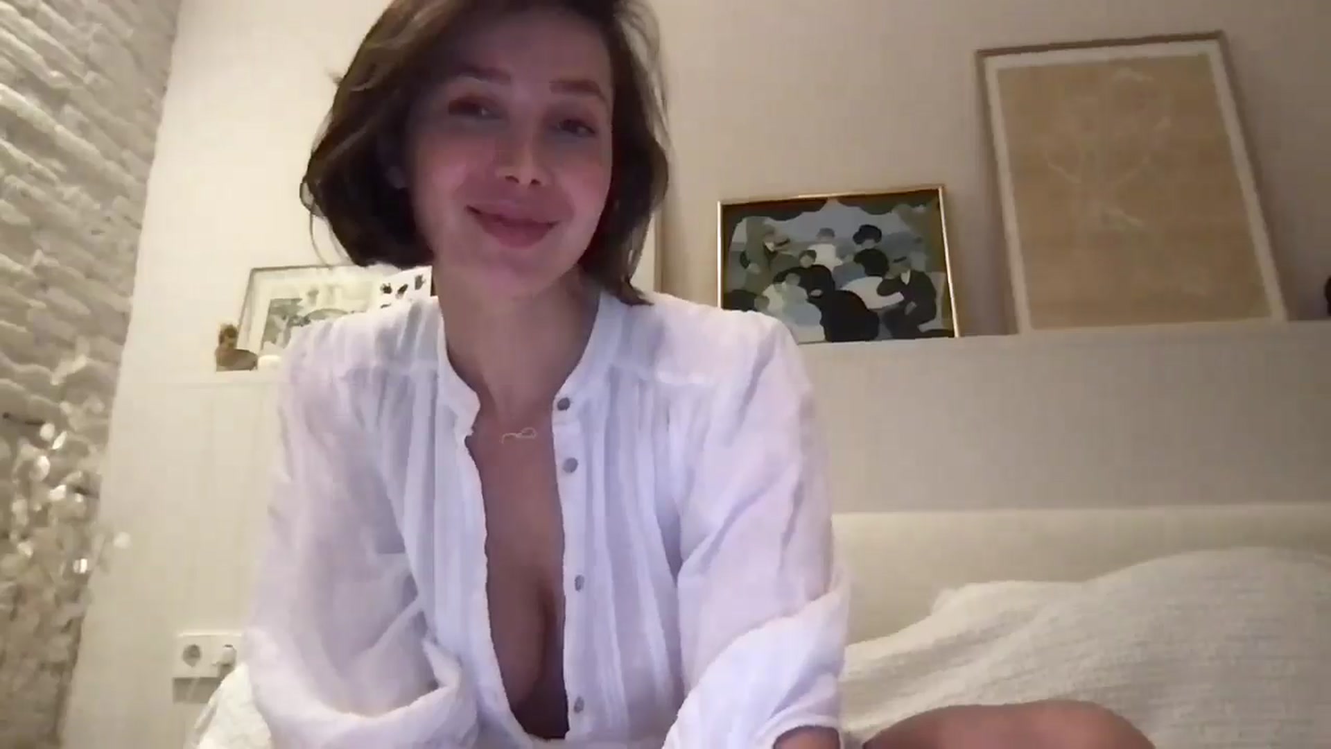 Gallery image thumbnail from LaLune's myfreecams stream on, 03/12/2025, 19:28 image 12 of 20