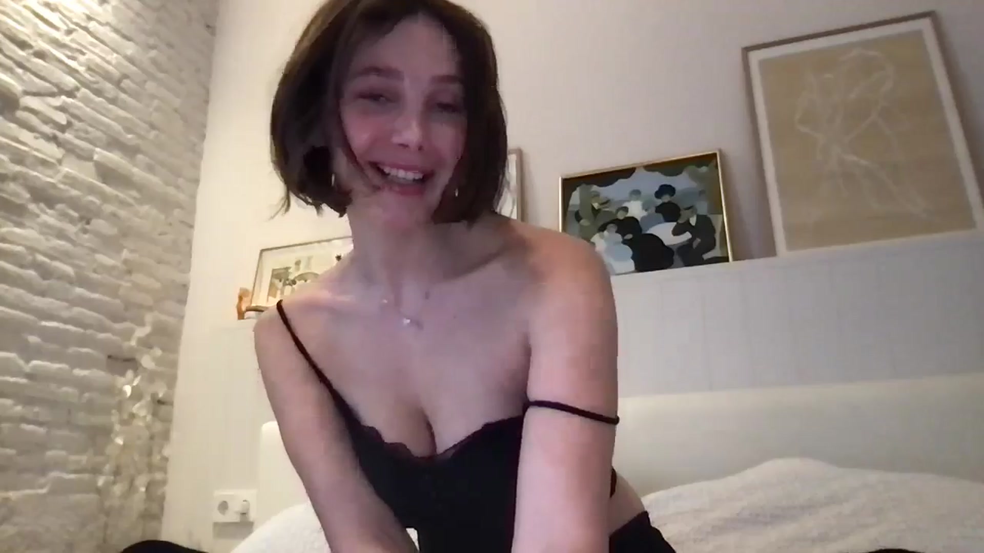 Gallery image thumbnail from LaLune's myfreecams stream on, 03/16/2025, 16:36 image 4 of 20