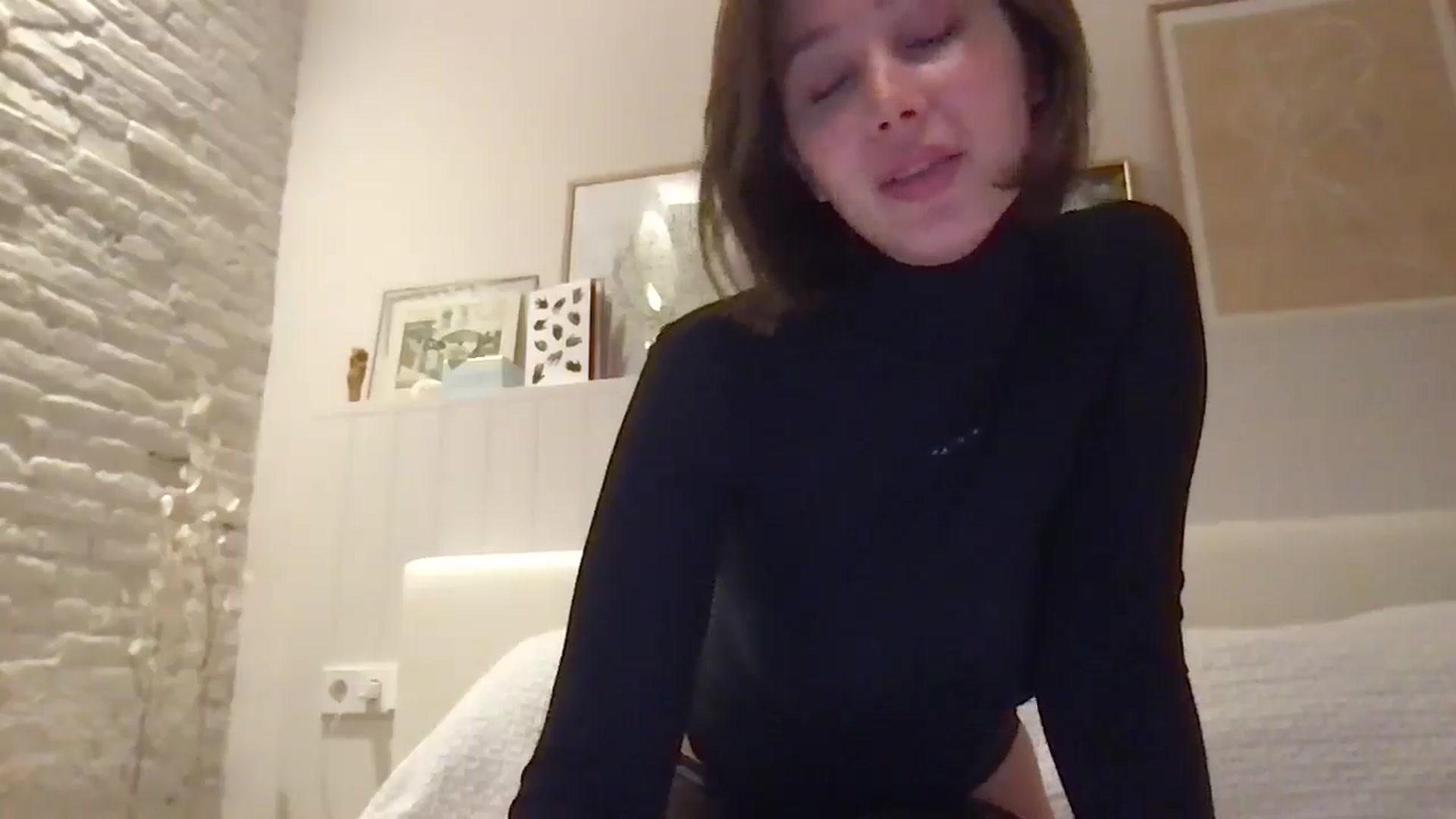 Gallery image thumbnail from LaLune's myfreecams stream on, 03/17/2025, 20:47 image 14 of 20