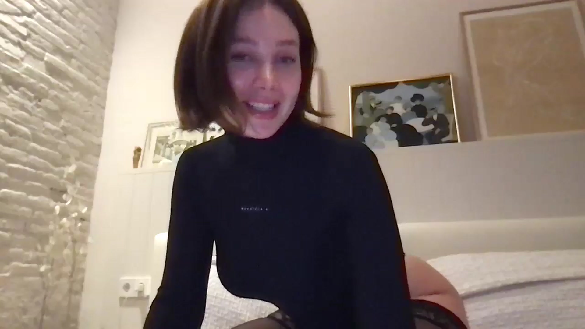 Gallery image thumbnail from LaLune's myfreecams stream on, 03/17/2025, 20:47 image 4 of 20