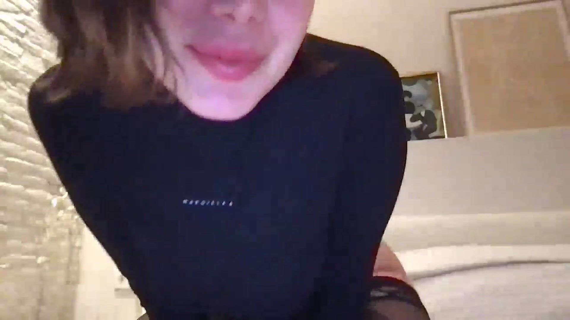 Gallery image thumbnail from LaLune's myfreecams stream on, 03/17/2025, 20:47 image 2 of 20