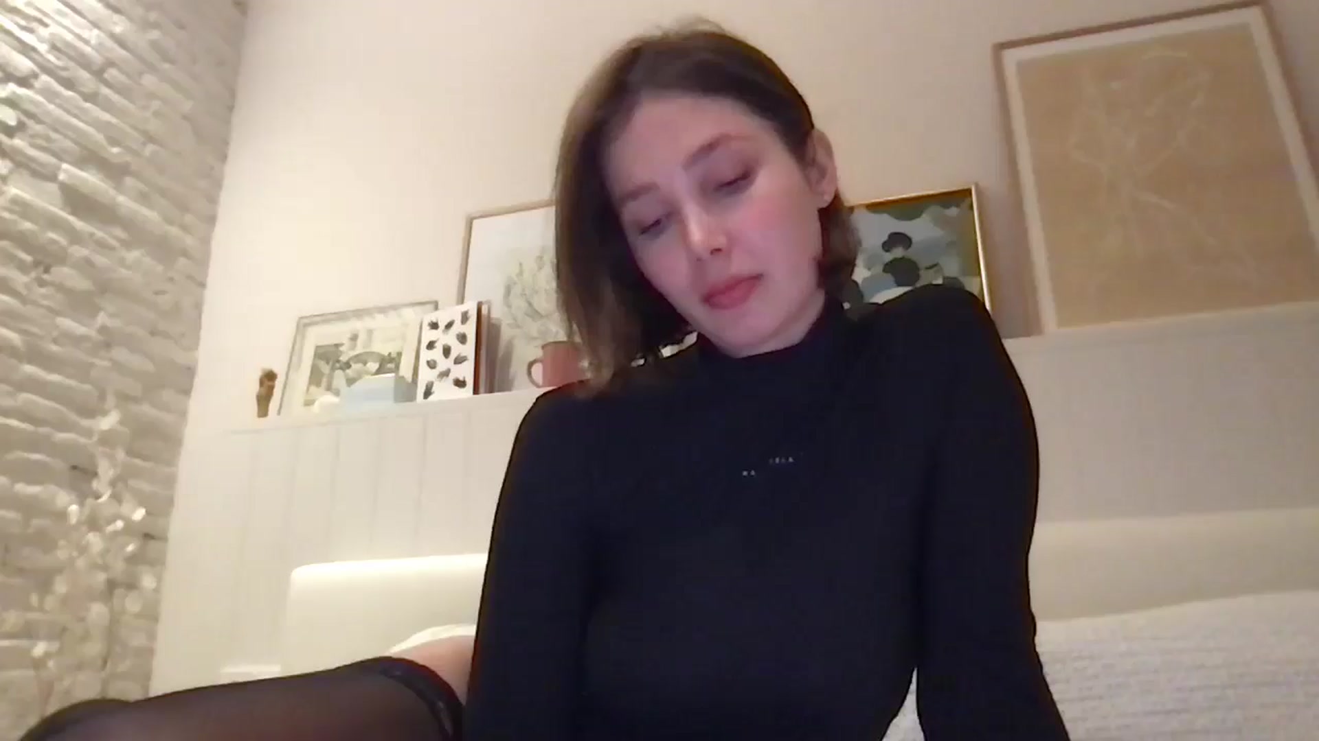 Gallery image thumbnail from LaLune's myfreecams stream on, 03/17/2025, 22:27 image 9 of 20