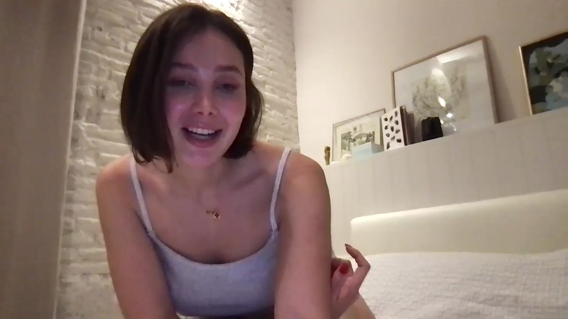 Gallery image thumbnail from LaLune's myfreecams stream on, 03/22/2025, 20:48 image 18 of 20