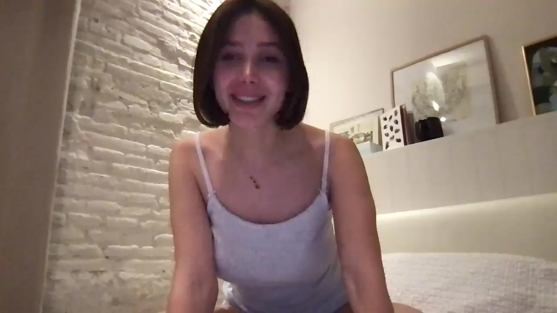 Gallery image thumbnail from LaLune's myfreecams stream on, 03/22/2025, 21:07 image 20 of 20