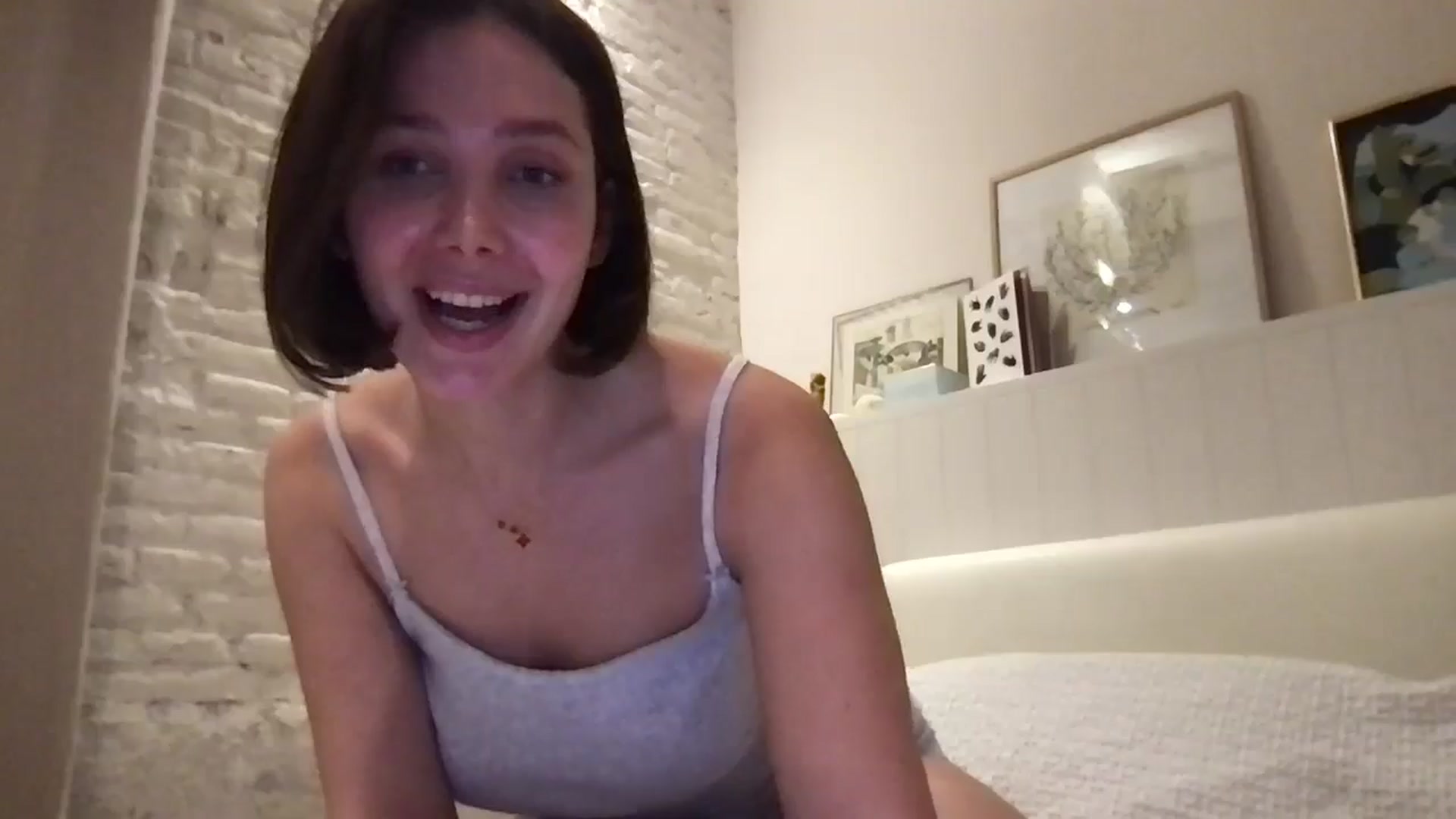 Gallery image thumbnail from LaLune's myfreecams stream on, 03/22/2025, 21:07 image 19 of 20
