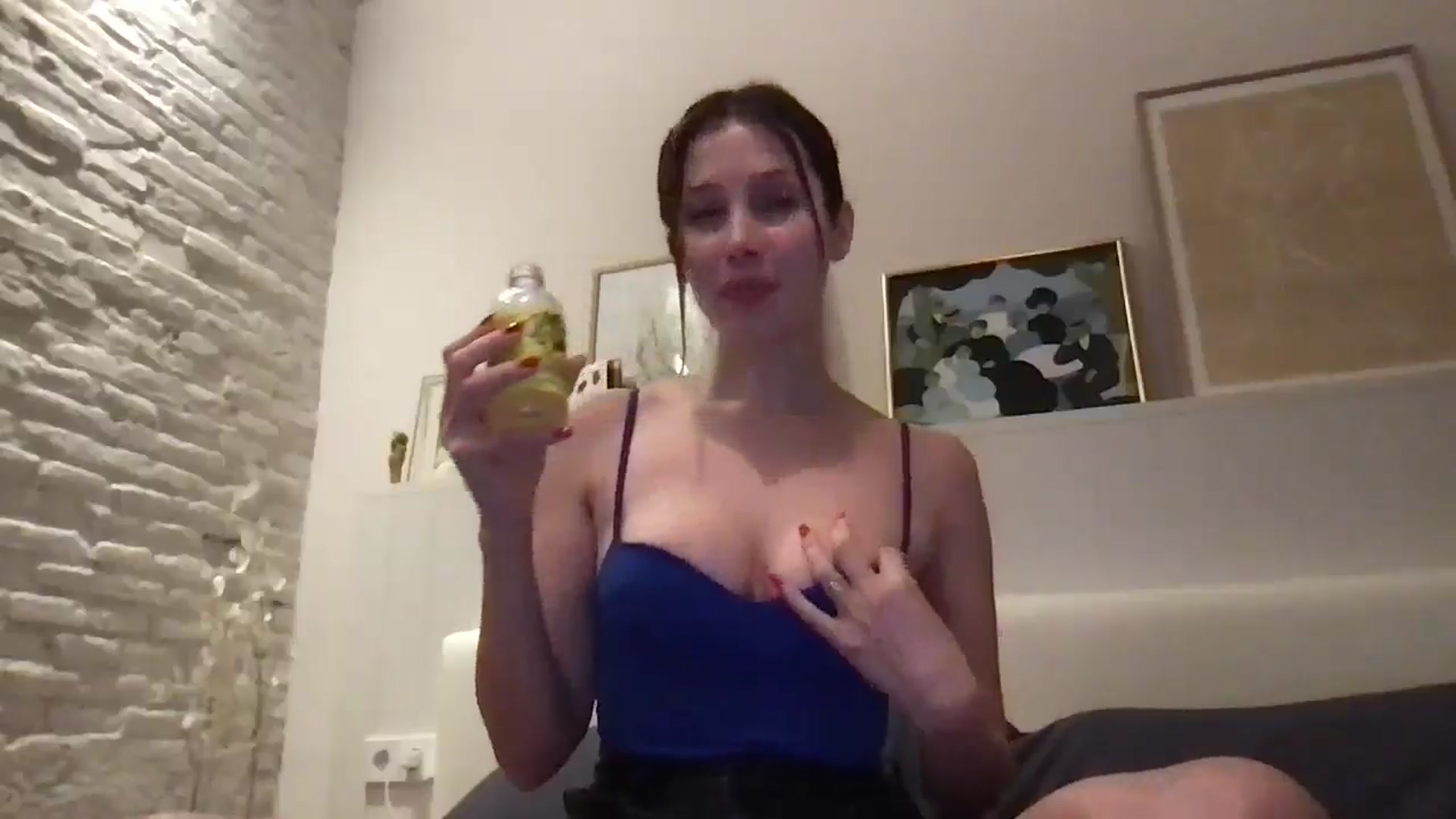 Gallery image thumbnail from LaLune's myfreecams stream on, 03/23/2025, 20:25 image 9 of 20