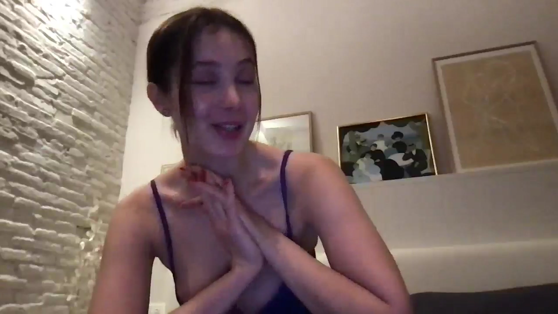 Gallery image thumbnail from LaLune's myfreecams stream on, 03/23/2025, 20:25 image 6 of 20