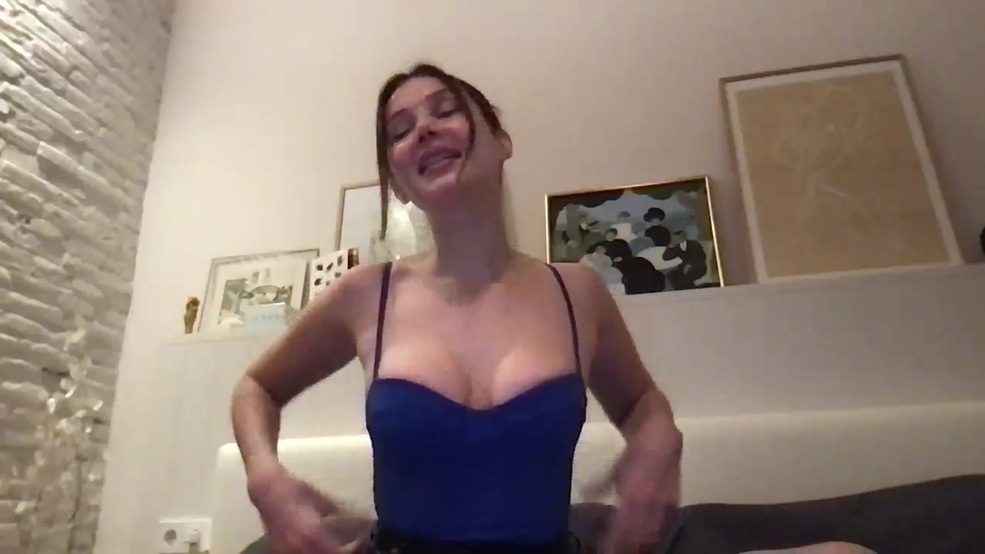 Gallery image thumbnail from LaLune's myfreecams stream on, 03/23/2025, 21:33 image 3 of 20