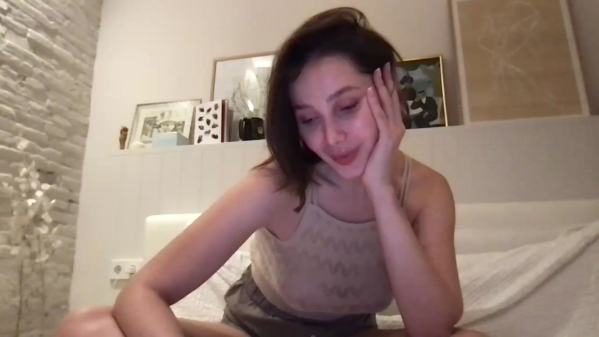 Gallery image thumbnail from LaLune's myfreecams stream on, 03/24/2025, 22:24 image 2 of 20