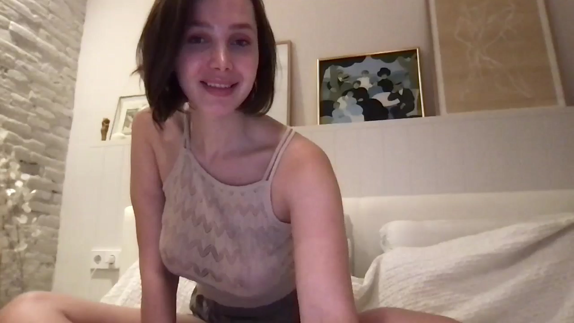 Gallery image thumbnail from LaLune's myfreecams stream on, 03/24/2025, 22:24 image 9 of 20