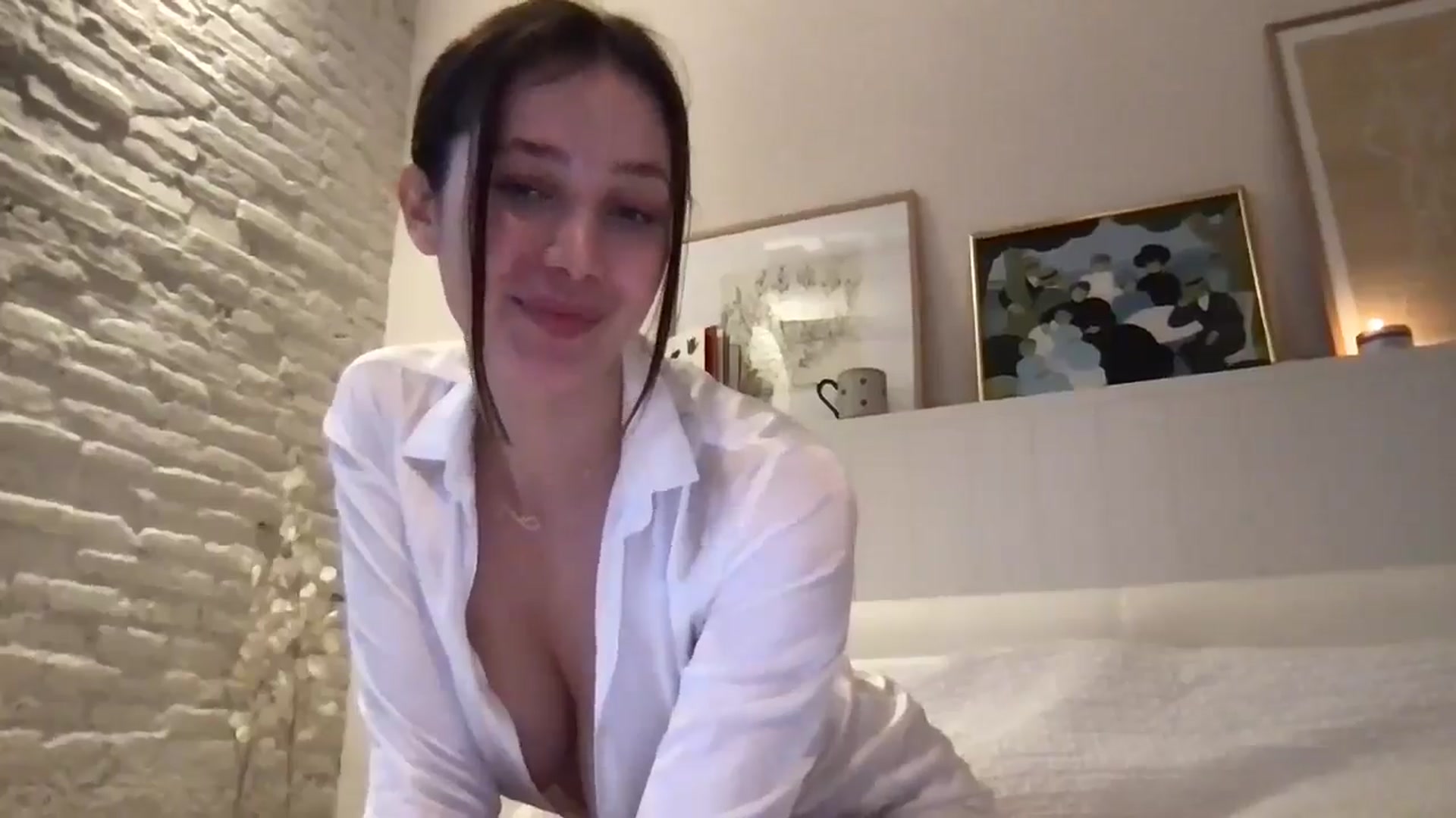 Gallery image thumbnail from LaLune's myfreecams stream on, 04/02/2025, 18:18 image 11 of 20