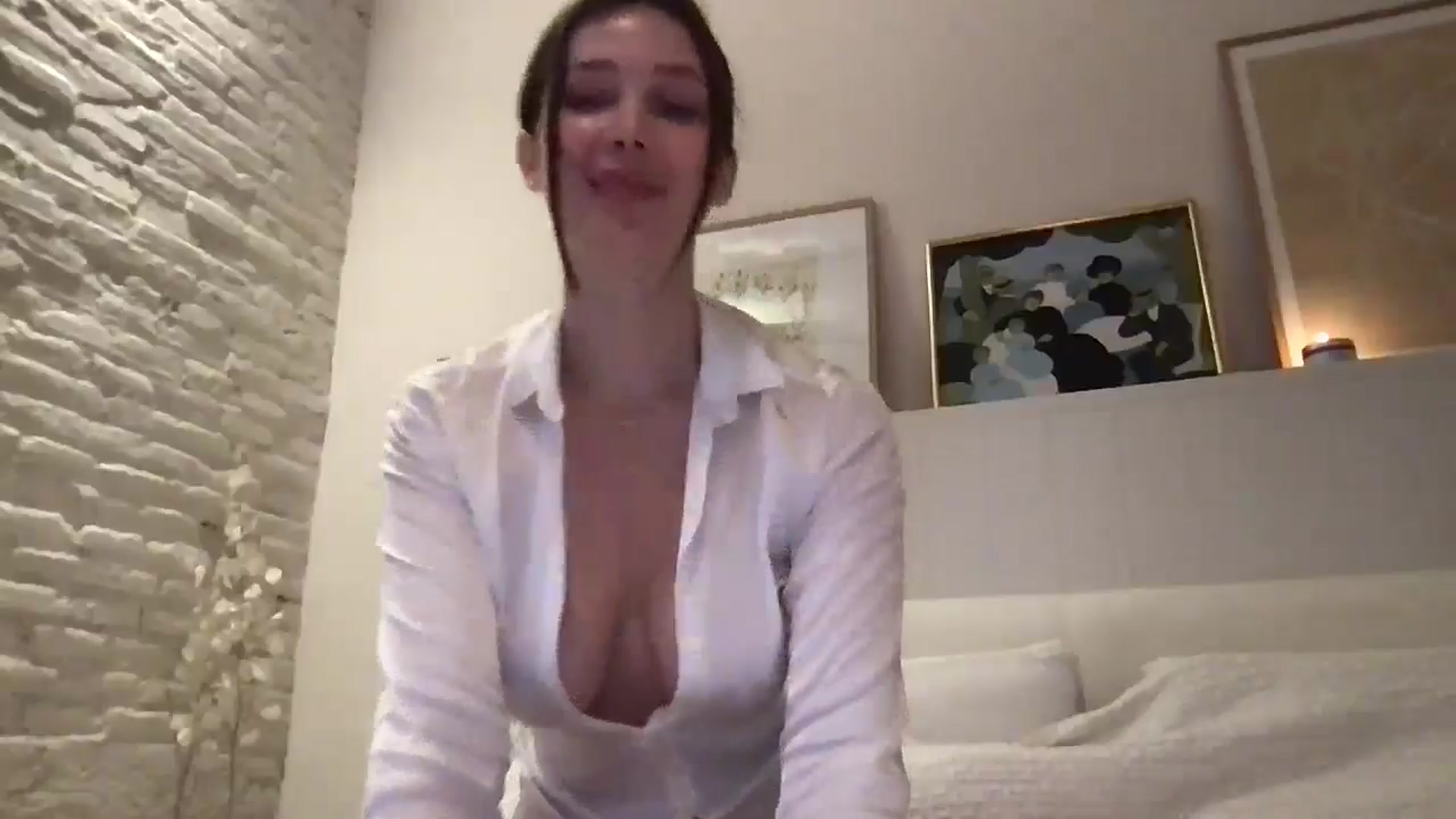 Gallery image thumbnail from LaLune's myfreecams stream on, 04/02/2025, 18:18 image 19 of 20