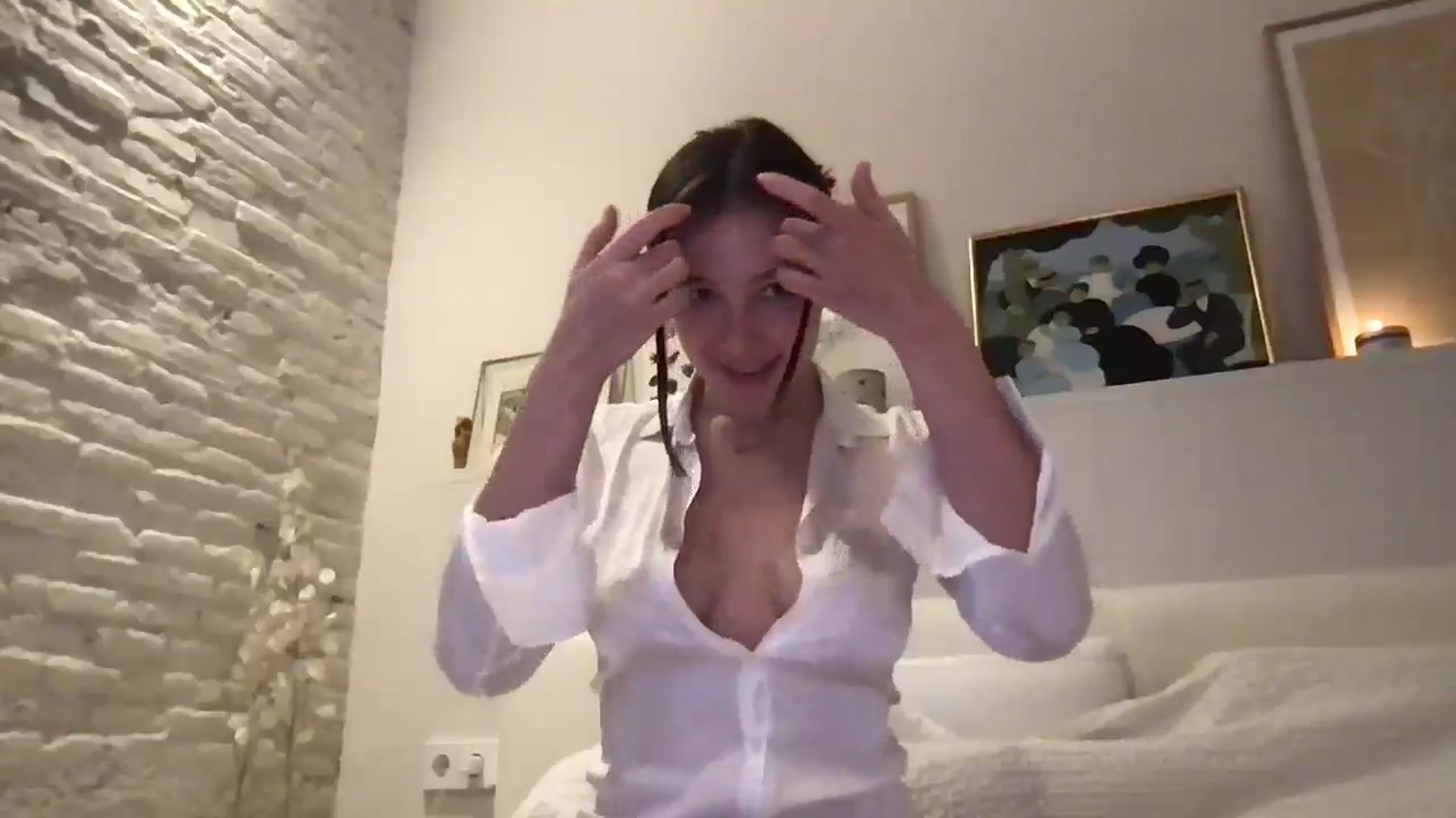 Gallery image thumbnail from LaLune's myfreecams stream on, 04/02/2025, 18:18 image 14 of 20