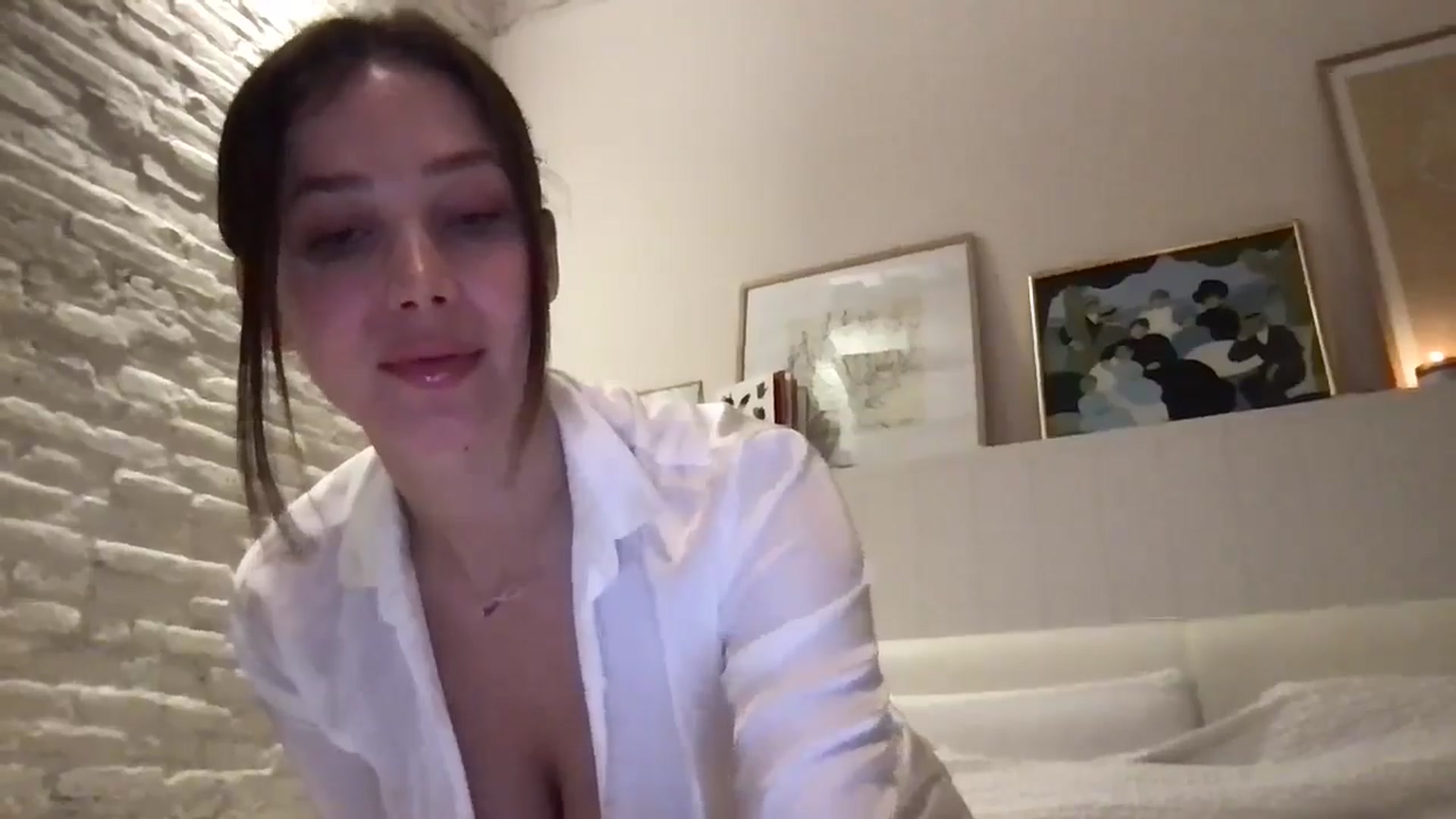 Gallery image thumbnail from LaLune's myfreecams stream on, 04/02/2025, 18:59 image 6 of 20