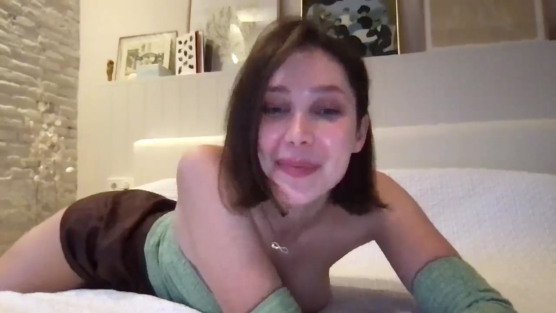 Gallery image thumbnail from LaLune's myfreecams stream on, 04/14/2025, 18:39 image 11 of 20