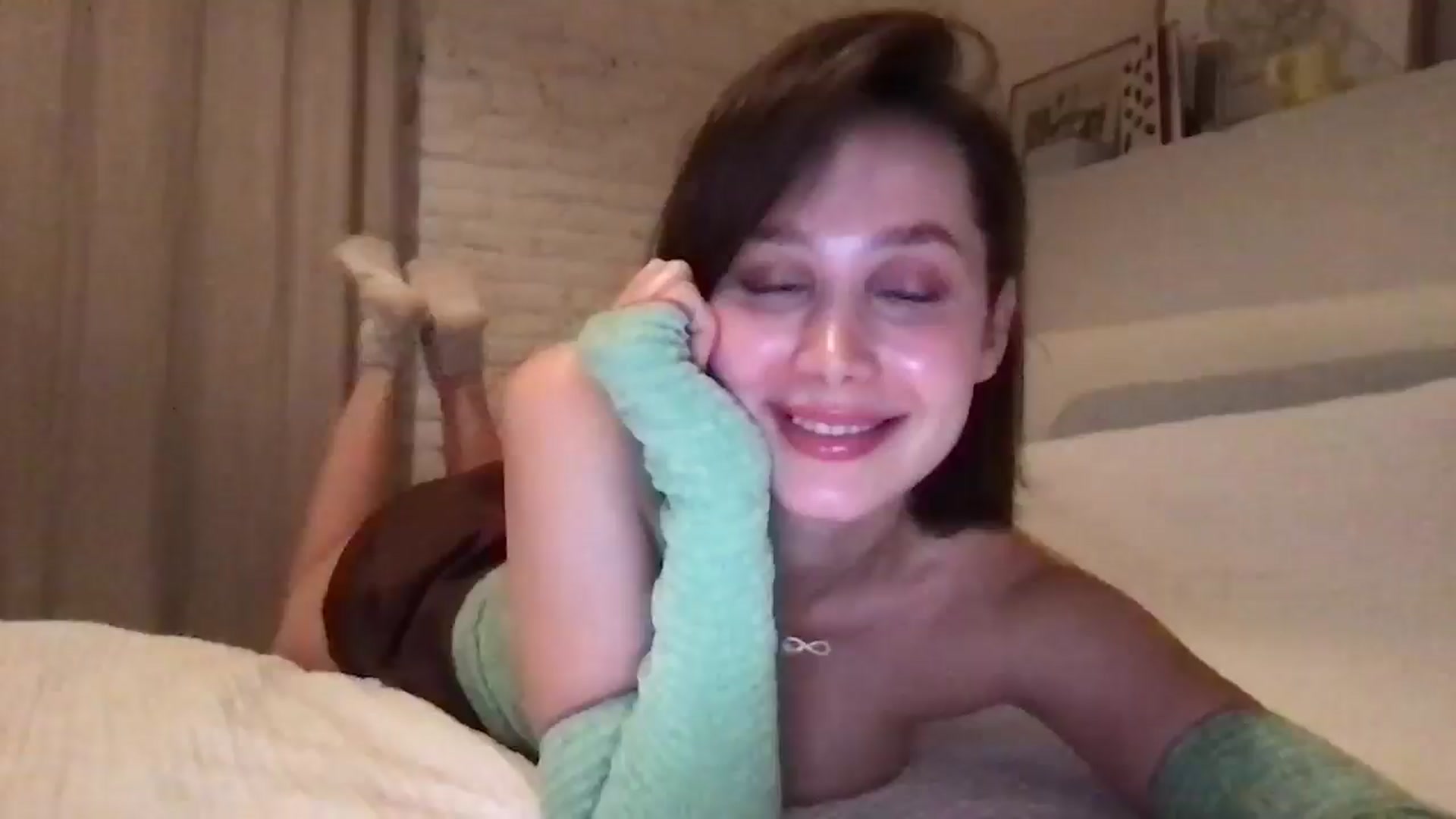Gallery image thumbnail from LaLune's myfreecams stream on, 04/14/2025, 22:14 image 15 of 20