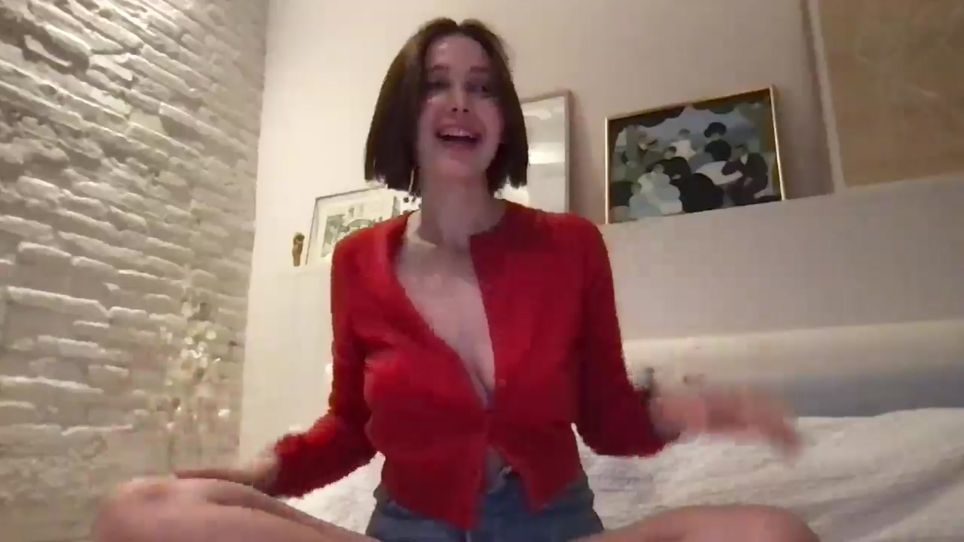 Gallery image thumbnail from LaLune's myfreecams stream on, 04/15/2025, 21:25 image 5 of 20