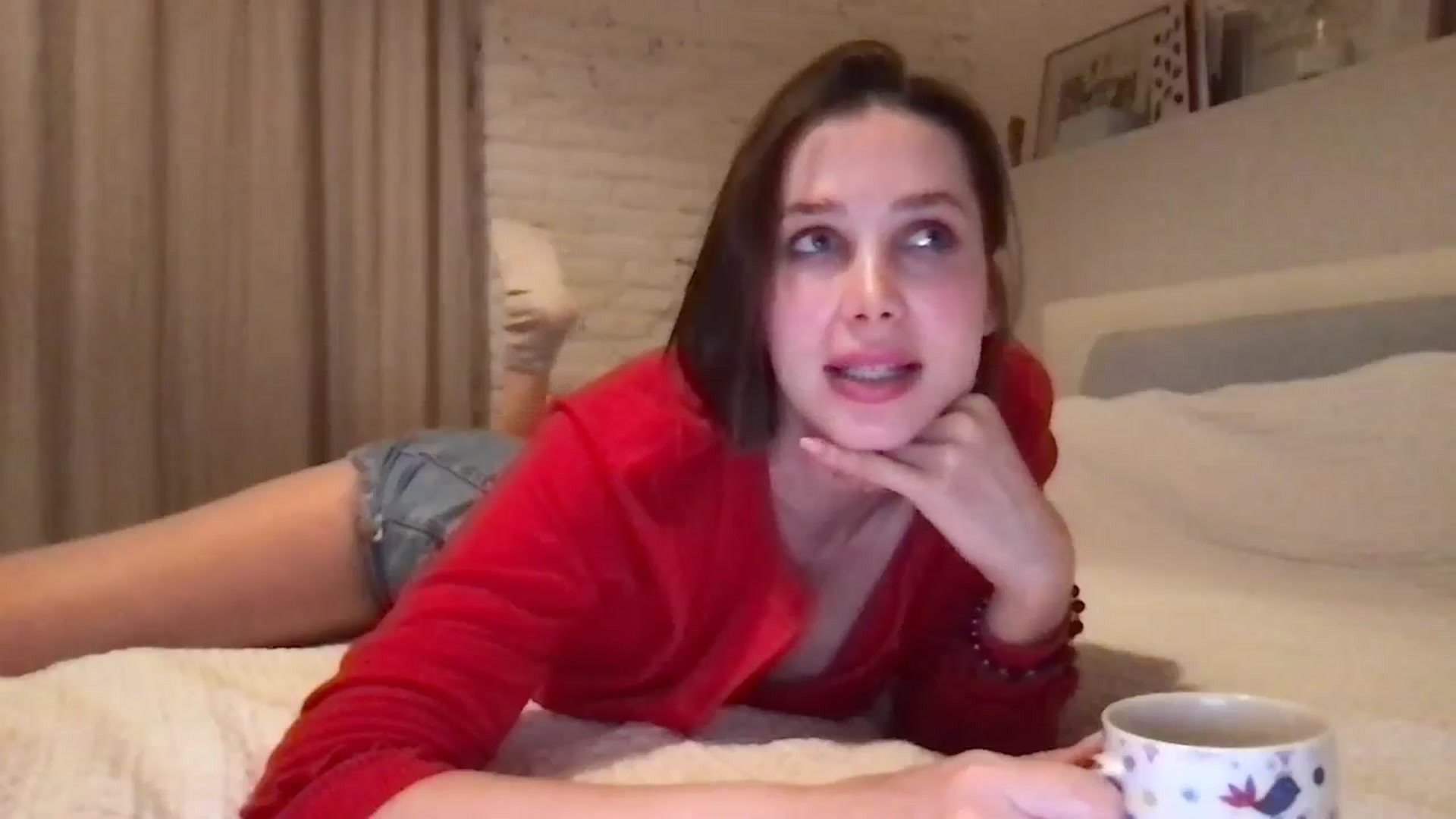 Gallery image thumbnail from LaLune's myfreecams stream on, 04/15/2025, 22:12 image 12 of 20