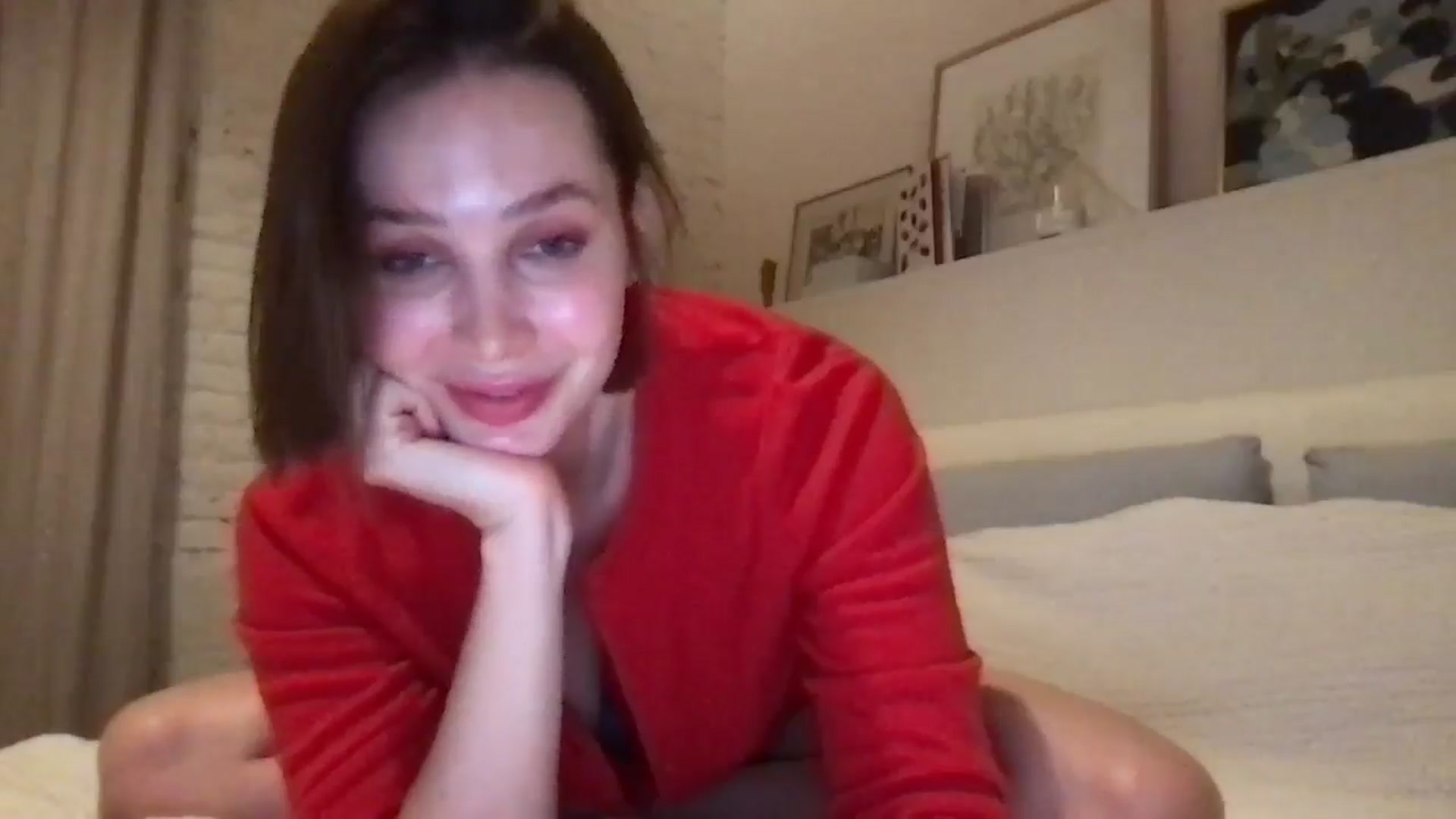 Gallery image thumbnail from LaLune's myfreecams stream on, 04/15/2025, 22:12 image 19 of 20