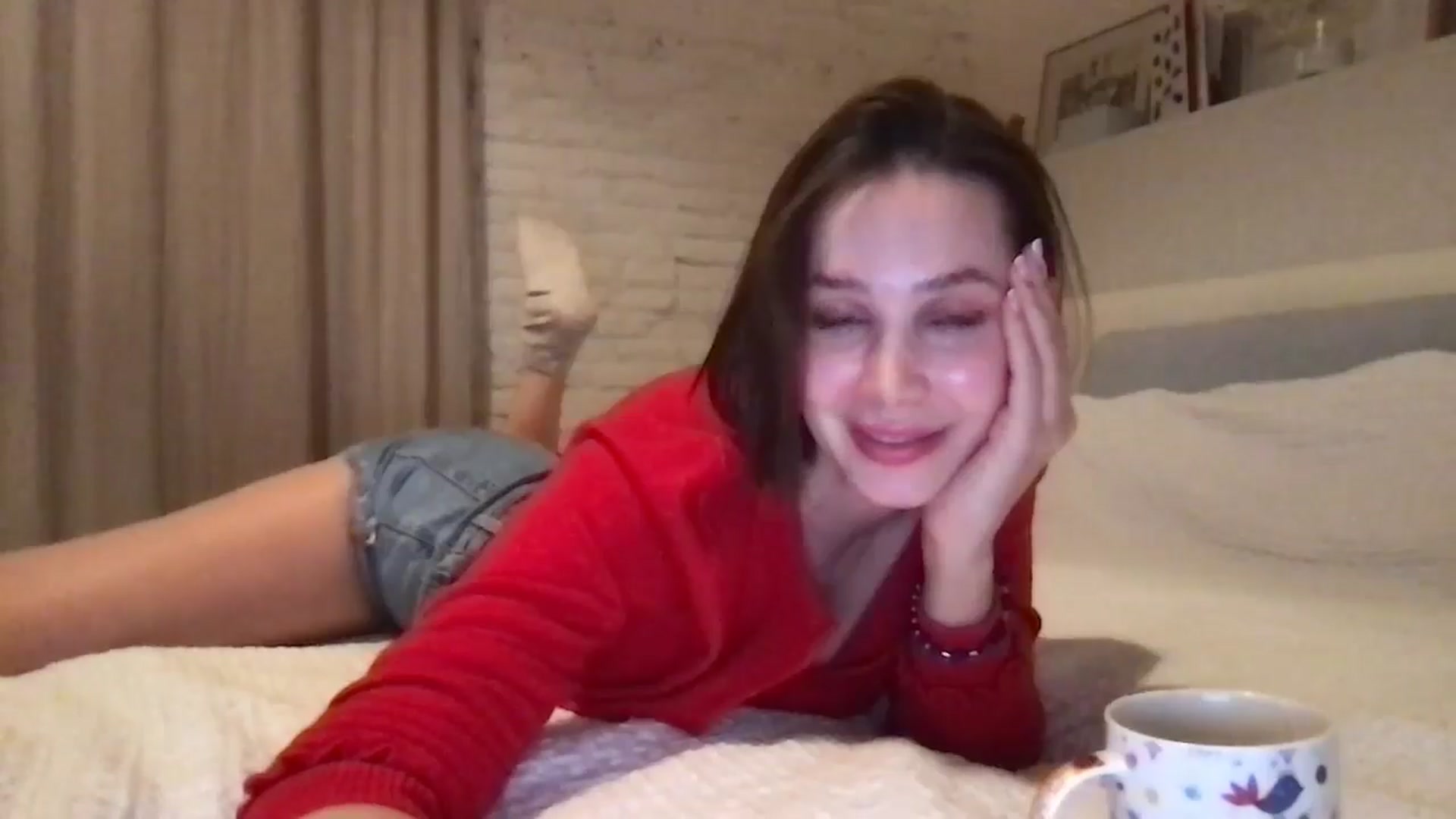 Gallery image thumbnail from LaLune's myfreecams stream on, 04/15/2025, 22:12 image 13 of 20