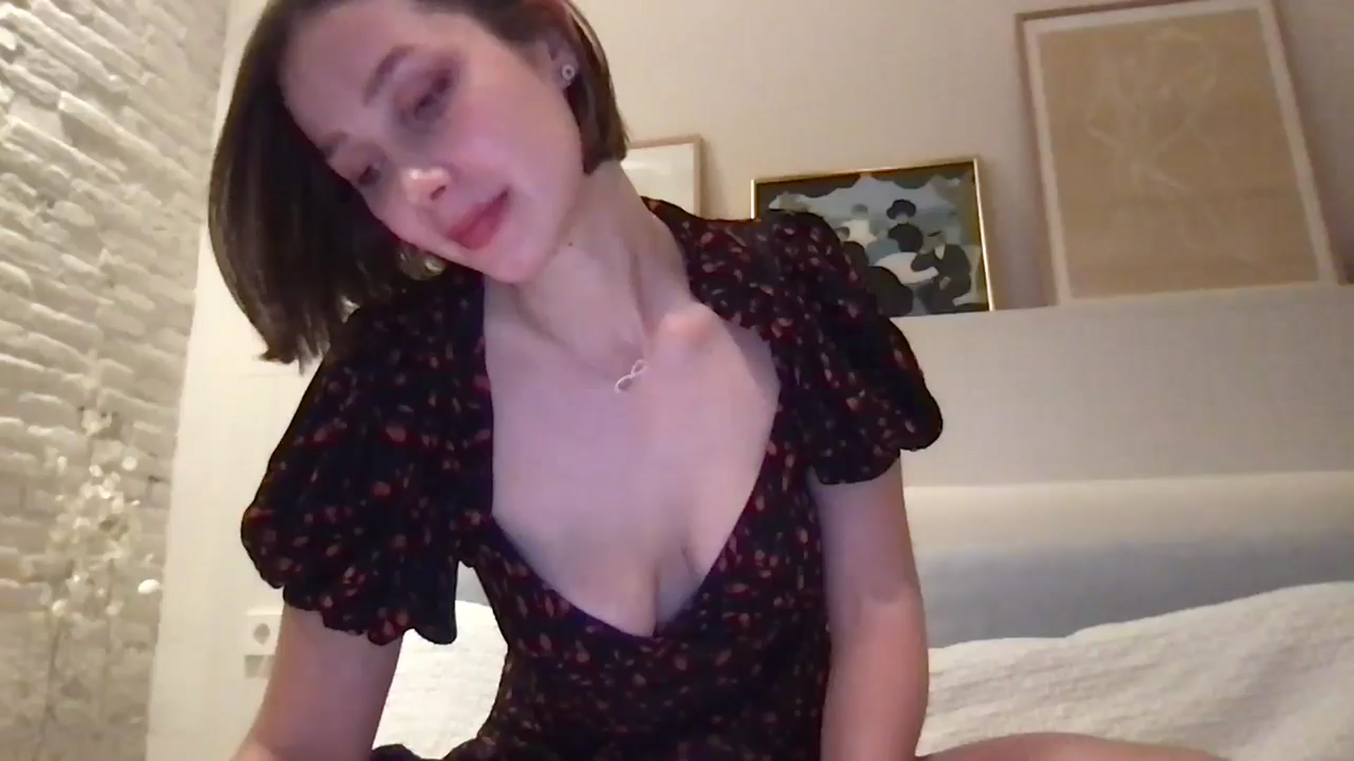 Gallery image thumbnail from LaLune's myfreecams stream on, 04/17/2025, 20:37 image 4 of 20