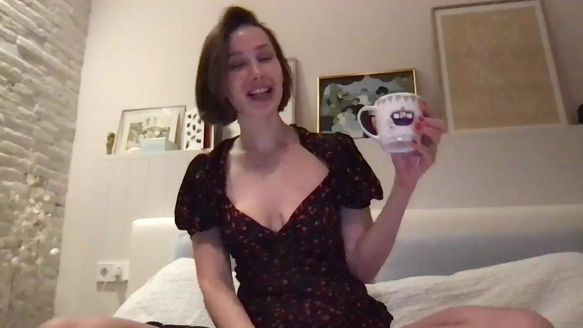 Gallery image thumbnail from LaLune's myfreecams stream on, 04/17/2025, 20:37 image 15 of 20