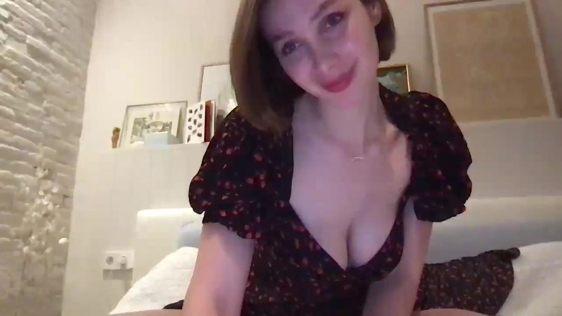 Gallery image thumbnail from LaLune's myfreecams stream on, 04/17/2025, 20:37 image 7 of 20