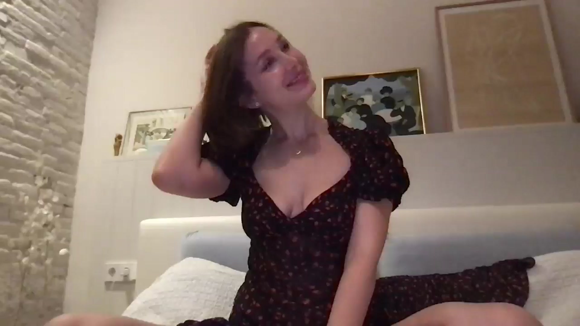 Gallery image thumbnail from LaLune's myfreecams stream on, 04/17/2025, 20:37 image 6 of 20