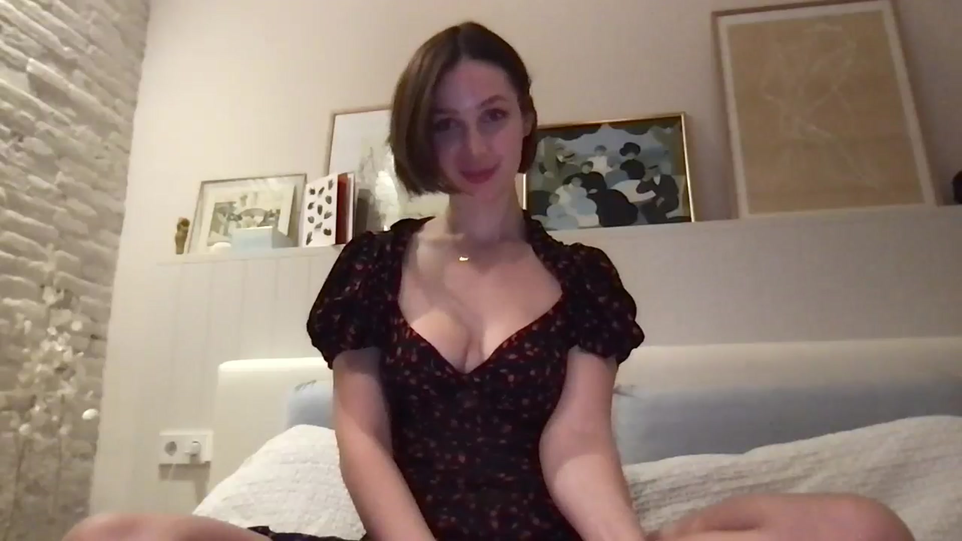Gallery image thumbnail from LaLune's myfreecams stream on, 04/17/2025, 20:37 image 13 of 20