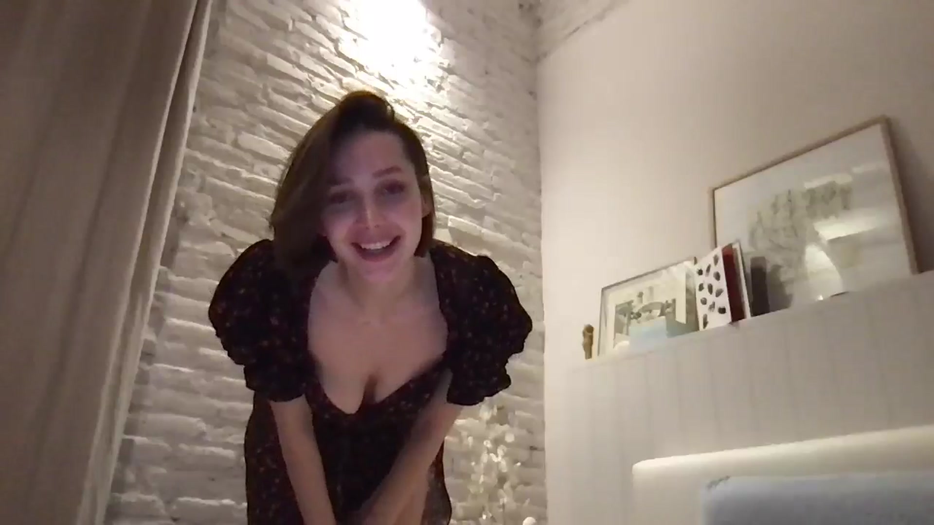 Gallery image thumbnail from LaLune's myfreecams stream on, 04/17/2025, 20:37 image 17 of 20