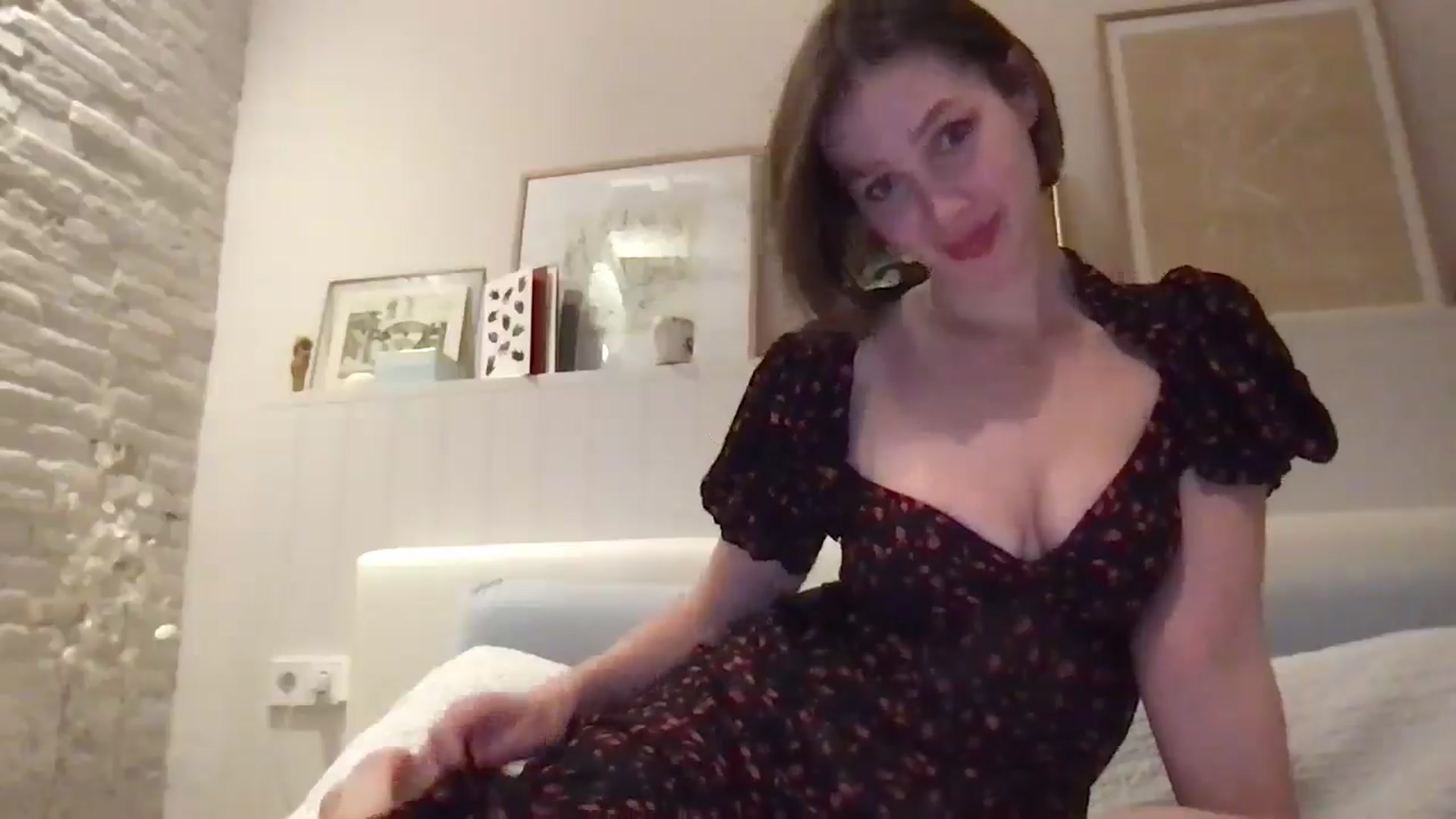 Gallery image thumbnail from LaLune's myfreecams stream on, 04/17/2025, 20:37 image 3 of 20