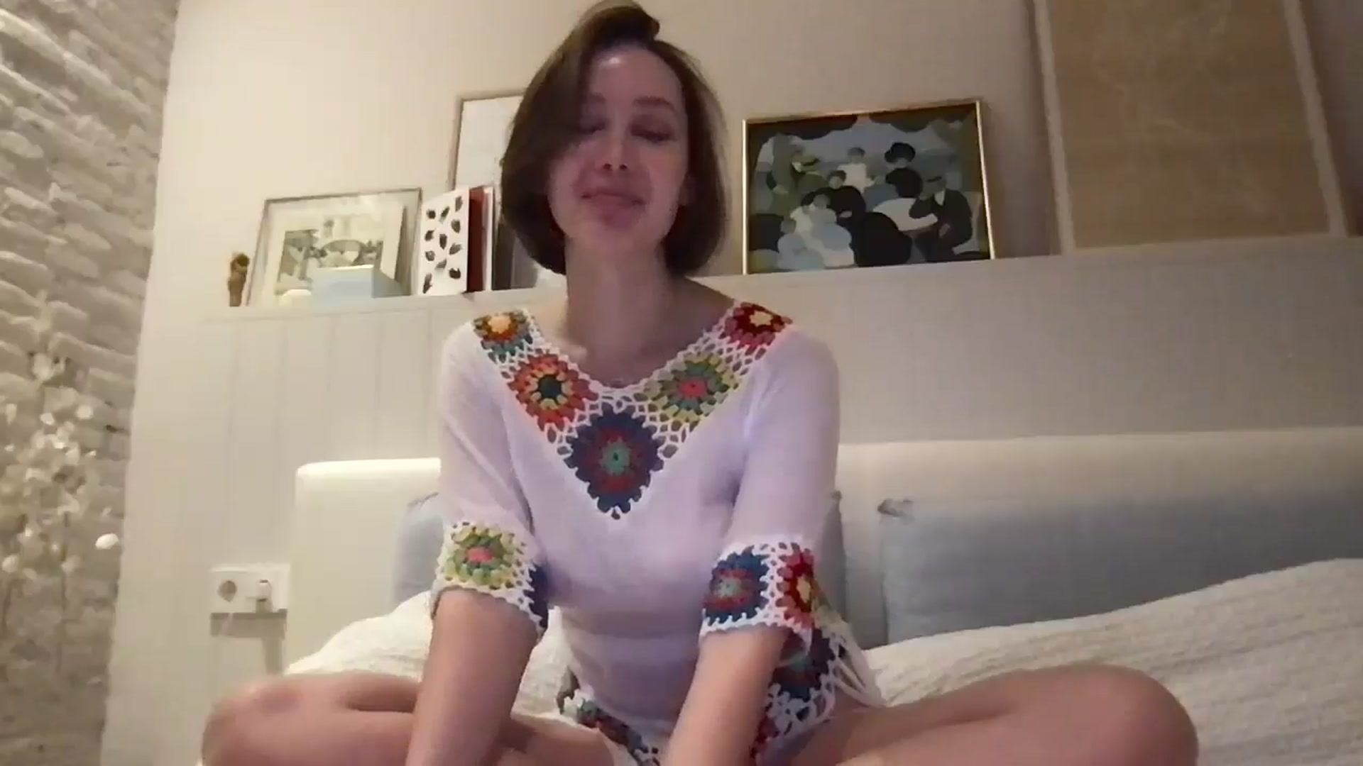 Gallery image thumbnail from LaLune's myfreecams stream on, 04/17/2025, 22:58 image 15 of 20