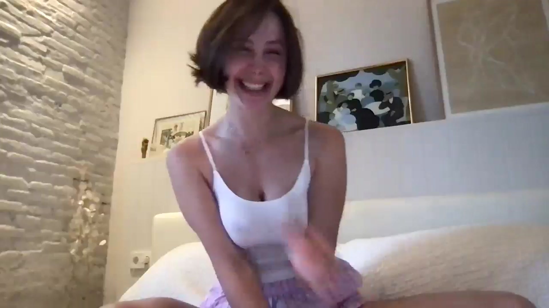 Gallery image thumbnail from LaLune's myfreecams stream on, 05/07/2025, 18:31 image 11 of 20
